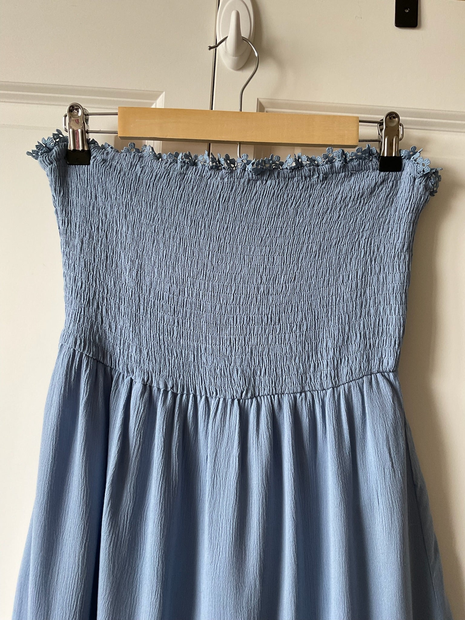 Simplee Women's Light Blue 100% Cotton Maxi Dress with Daisy Trim & Cutout - Size M