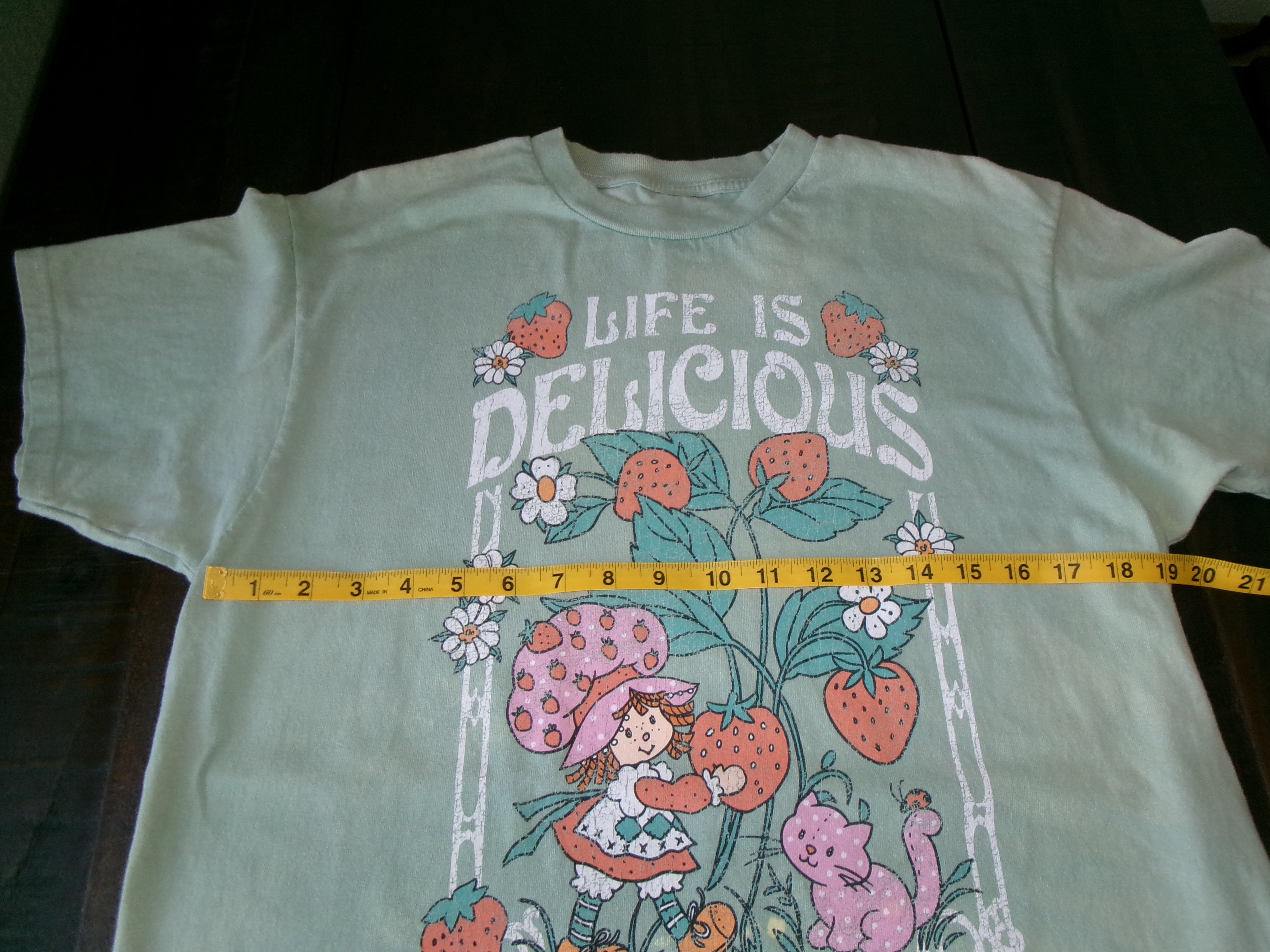 Strawberry Shortcake Women's Short Sleeve Green Printed T Shirt.  Size Large 