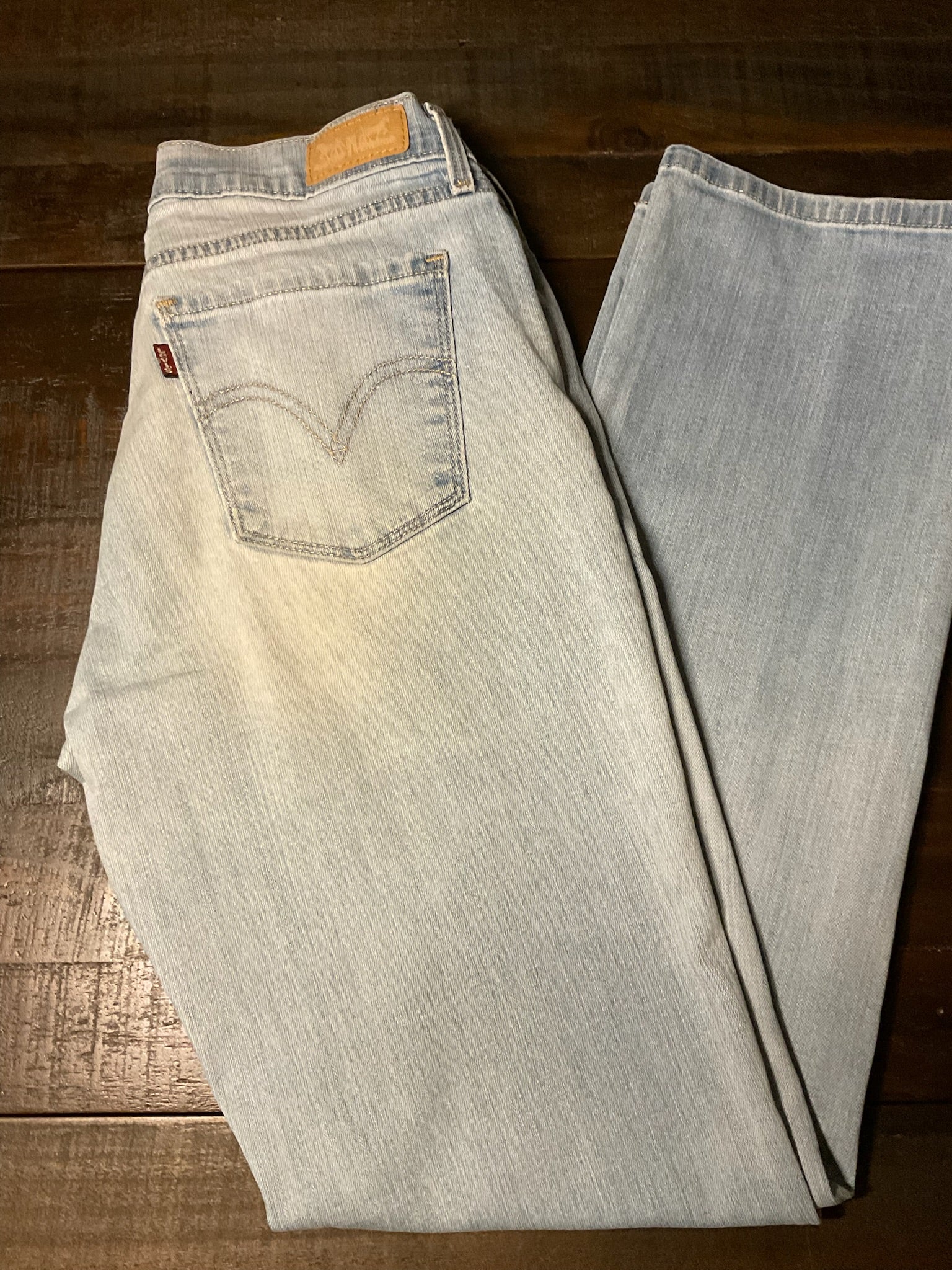Levi's Women's 505 Straight Leg Light Wash Jeans - Size 6M 