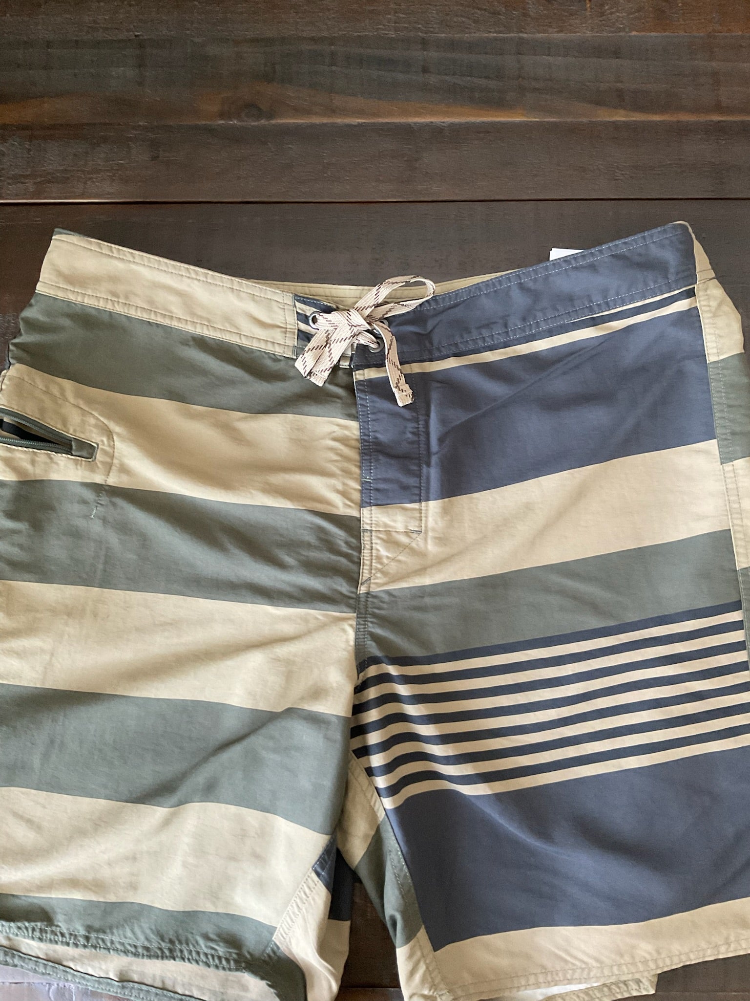 Patagonia Men's Wavefarer Striped Board Shorts Size 38