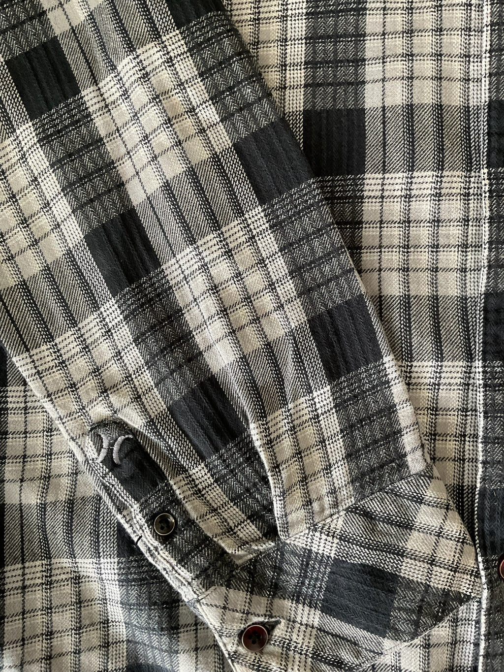 Hurley Men's Plaid Flannel Button Up Shirt.  Medium 