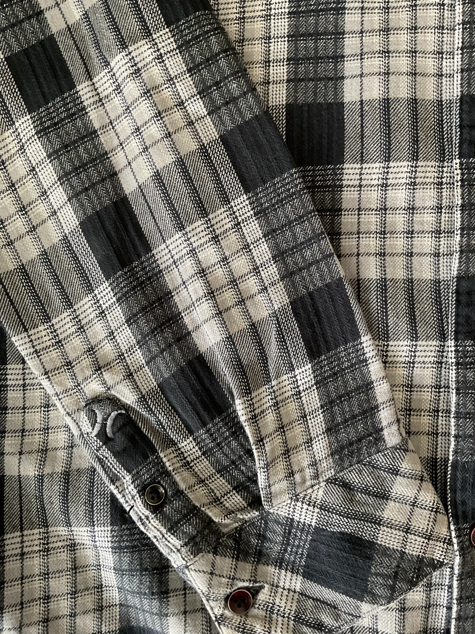 Hurley Men's Plaid Flannel Button Up Shirt.  Medium 