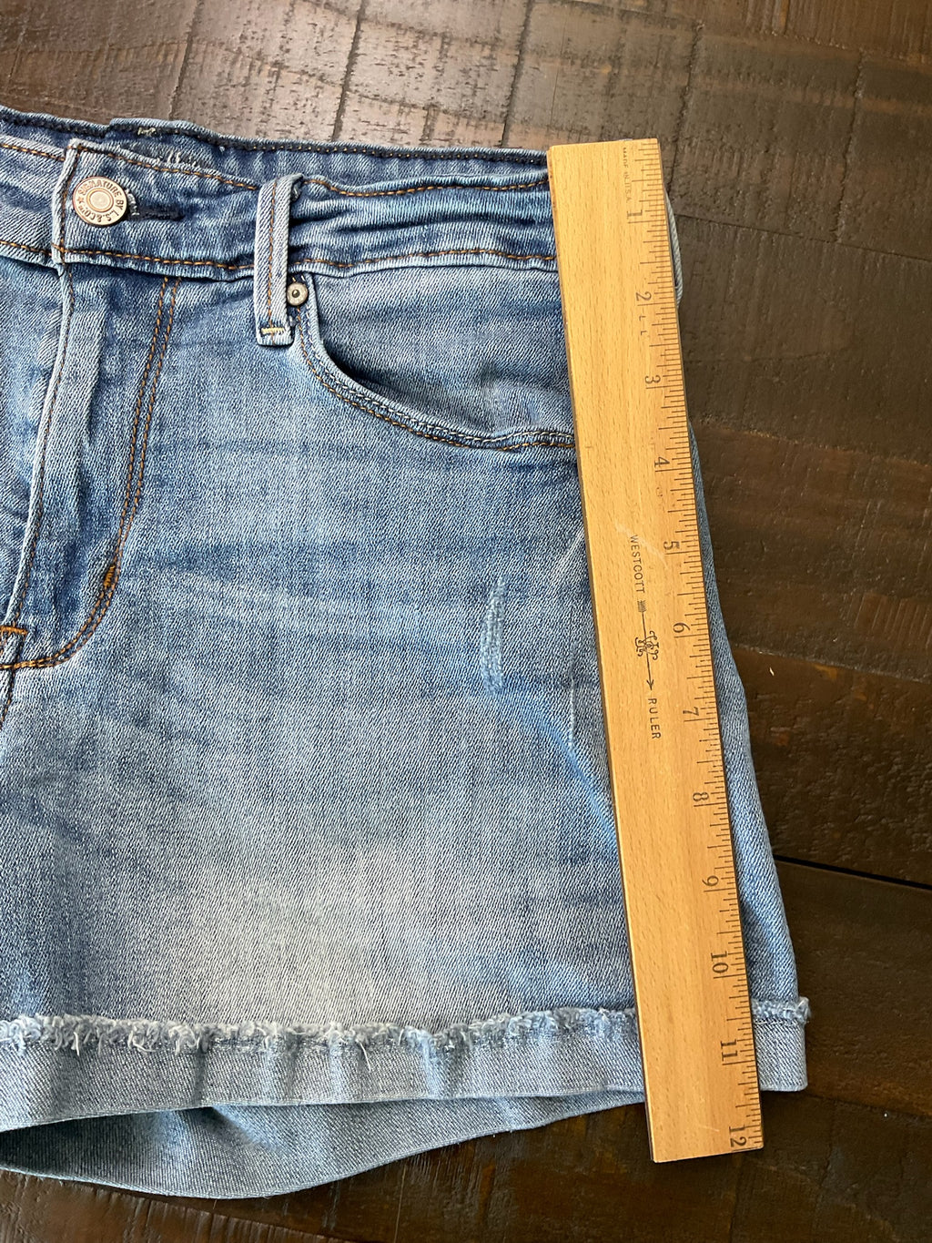 Signature by Levi Strauss & Co. Women's High-Rise Denim Shorts. Size 4