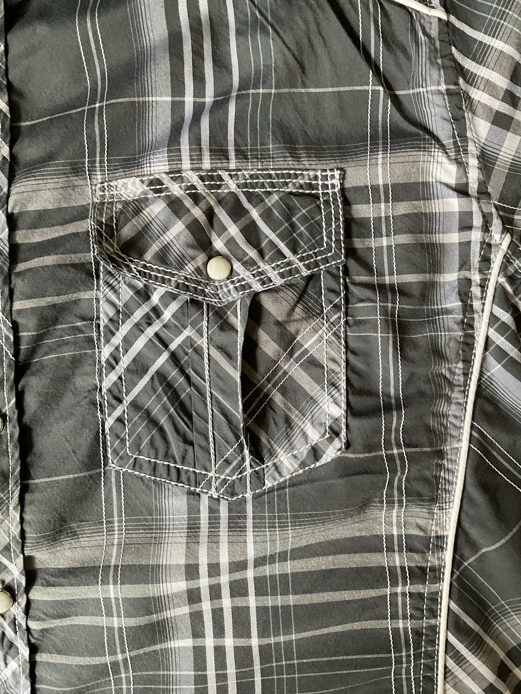 BKE Men's Plaid and Stripe Western Pearl Snap Long Sleeve Shirt. Size Large