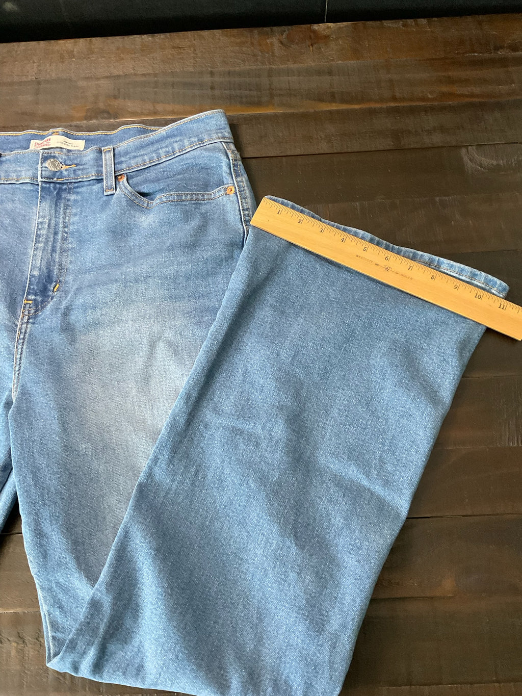Signature by Levi  Women's Heritage High Rise Flare Jeans - Medium Wash.Size 14 
