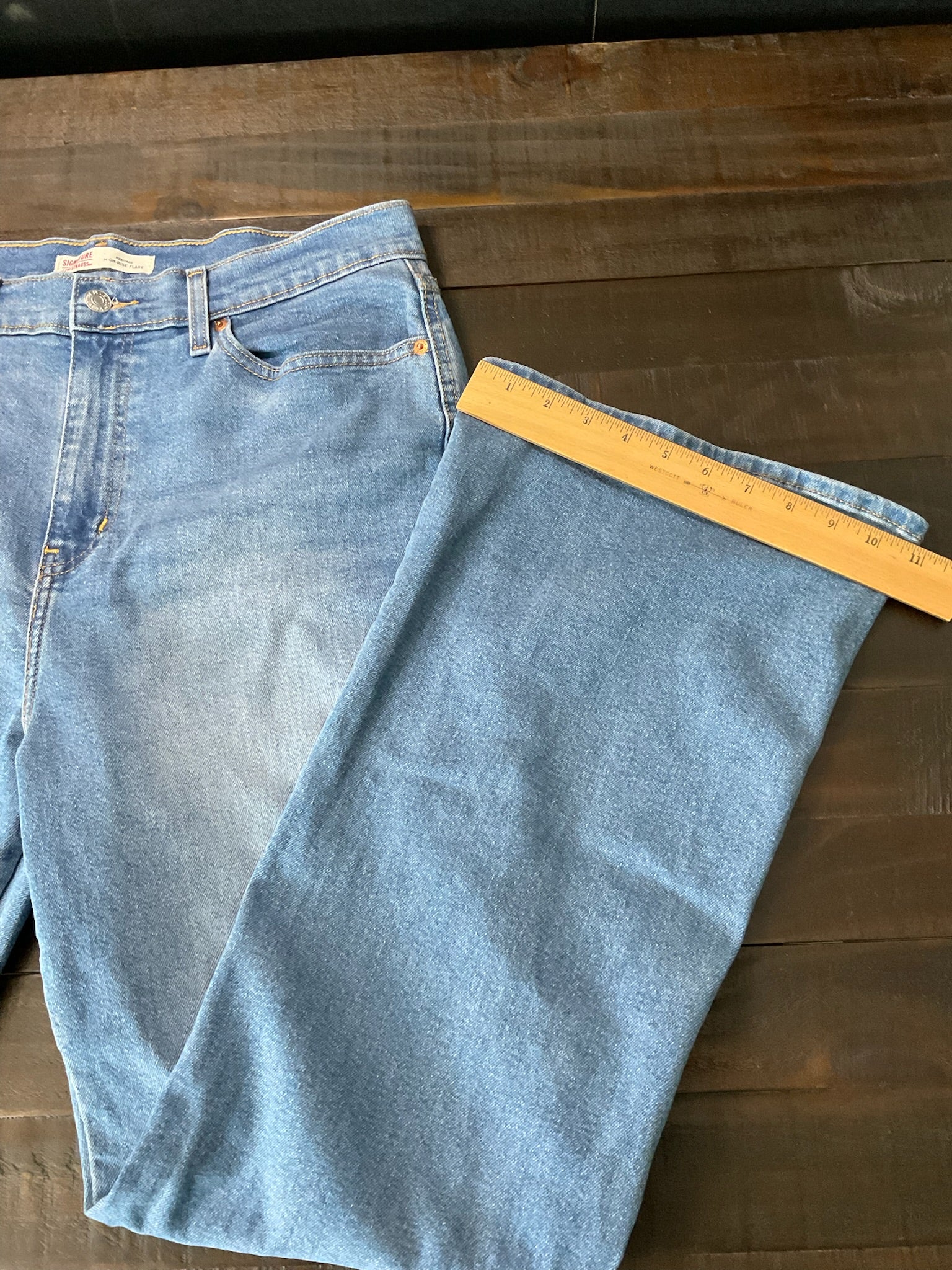 Signature by Levi  Women's Heritage High Rise Flare Jeans - Medium Wash.Size 14 