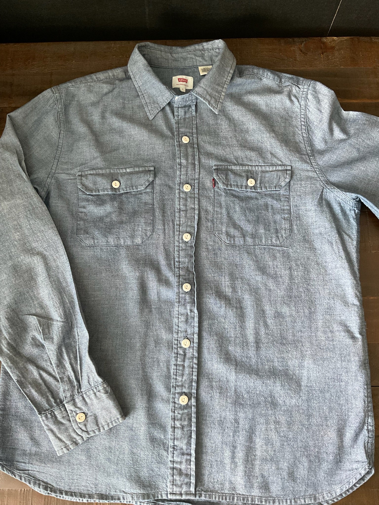 Levi's Men's Classic Worker Denim Button Up Shirt. Large