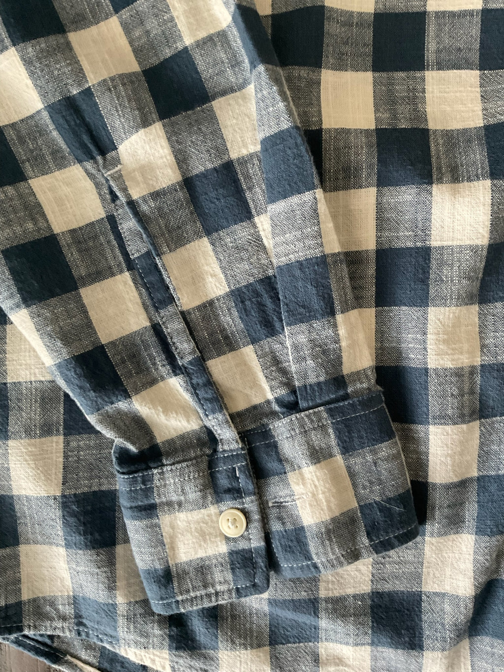 American Eagle Men's Super Soft Plaid Long Sleeve Button Up Shirt
