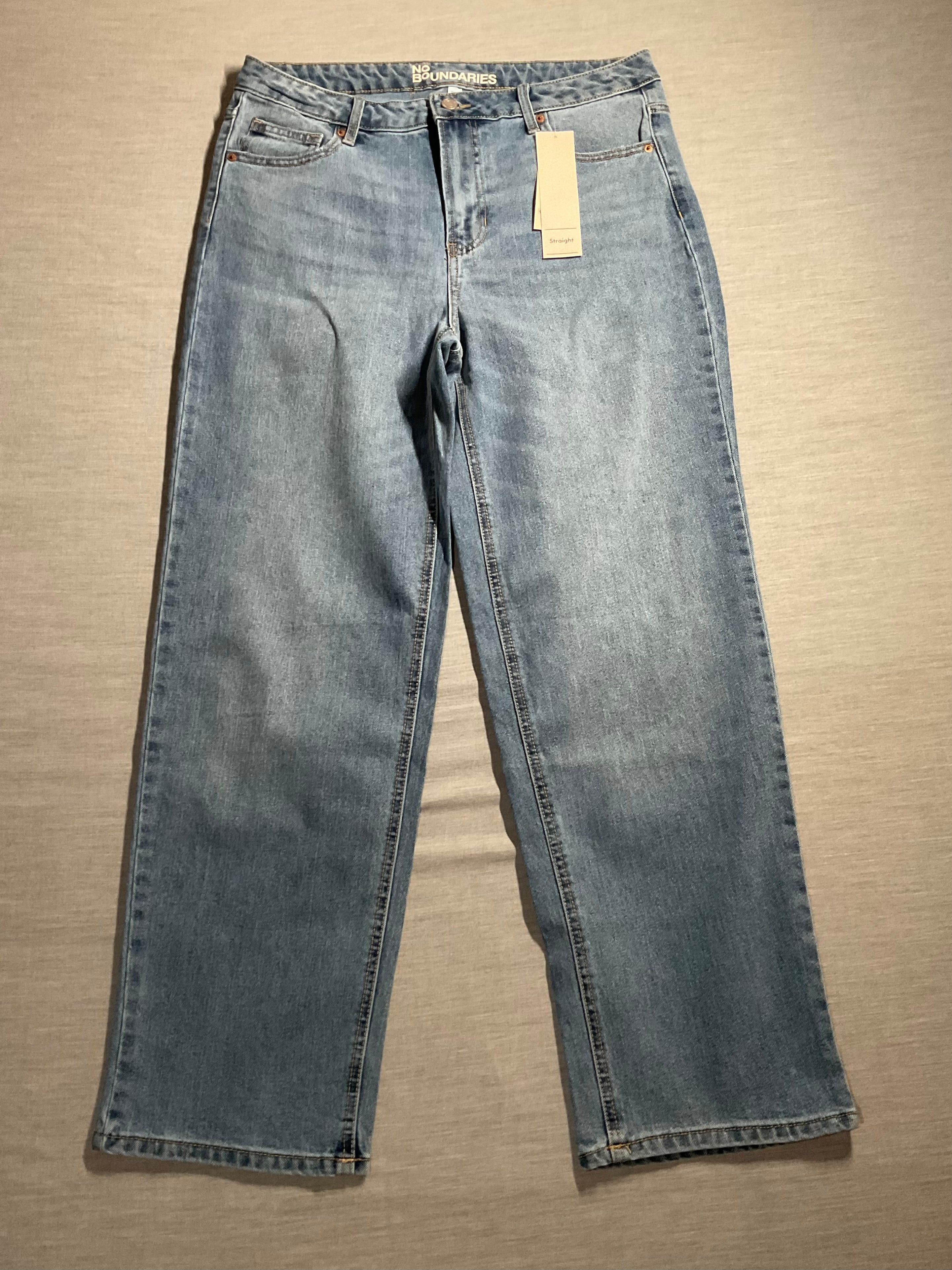 No Boundaries High Rise Straight Jeans Light Wash