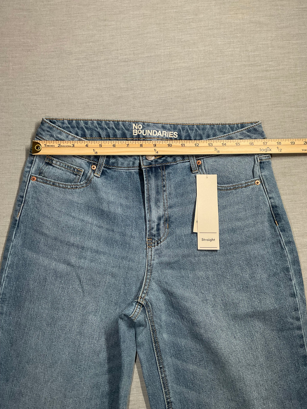 No Boundaries High Rise Straight Jeans Light Wash