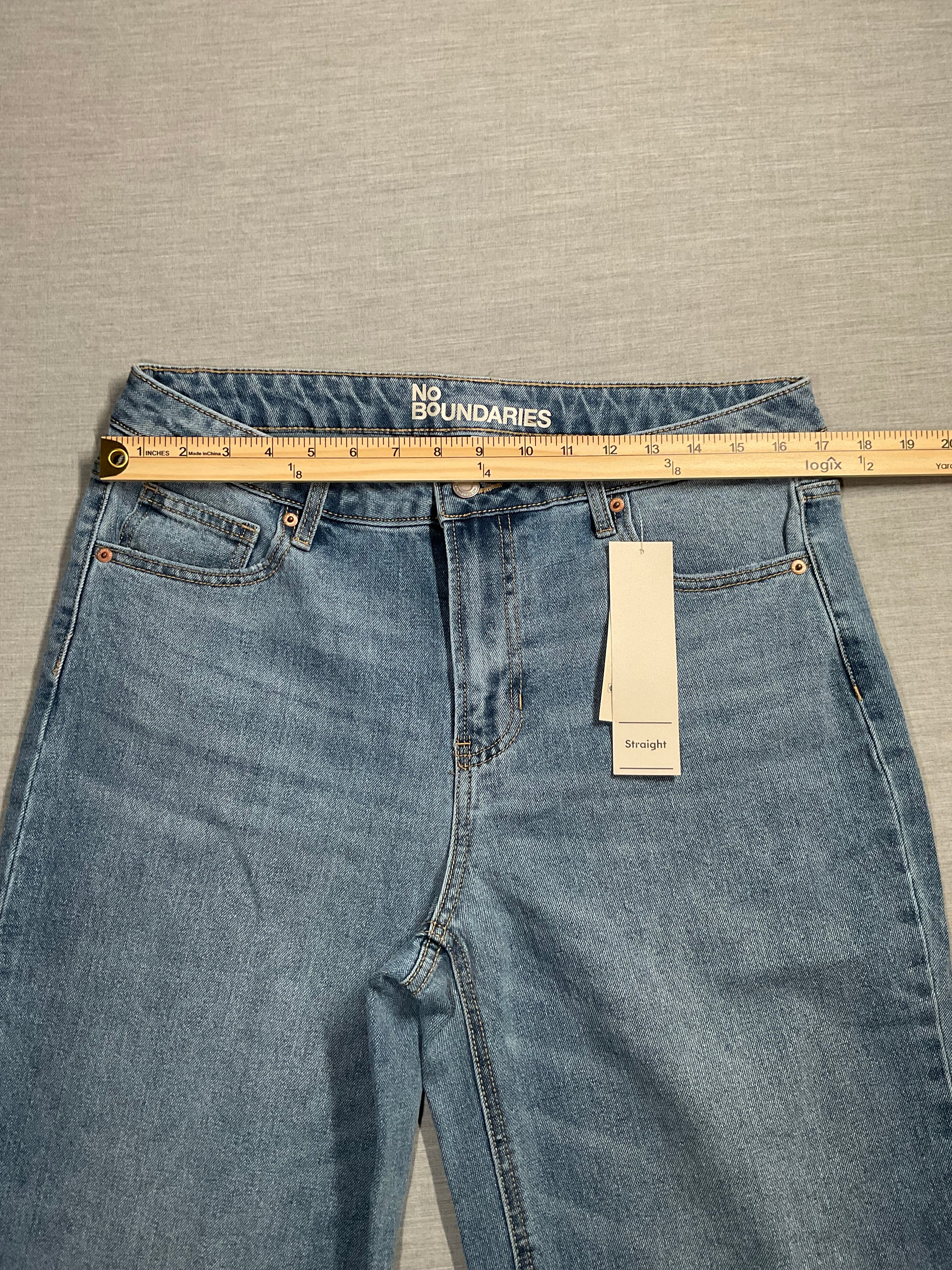 No Boundaries High Rise Straight Jeans Light Wash