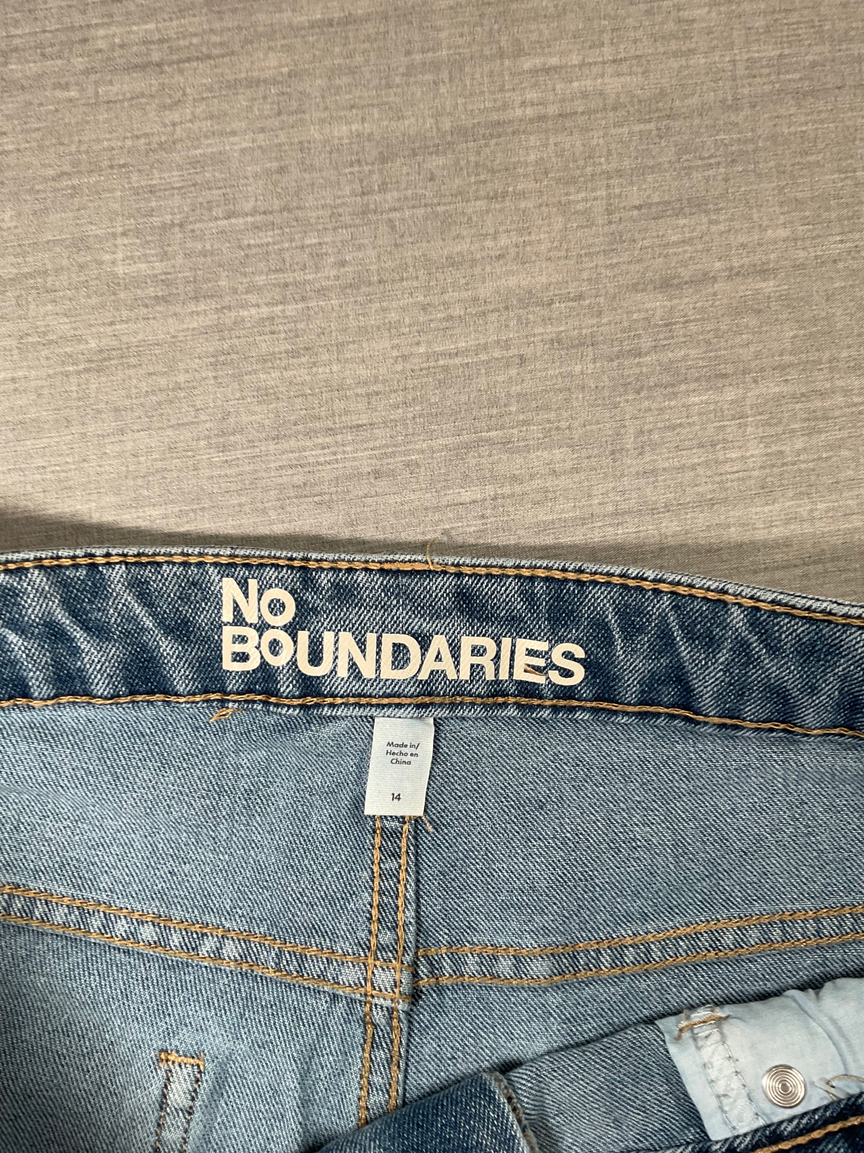 No Boundaries High Rise Straight Jeans Light Wash