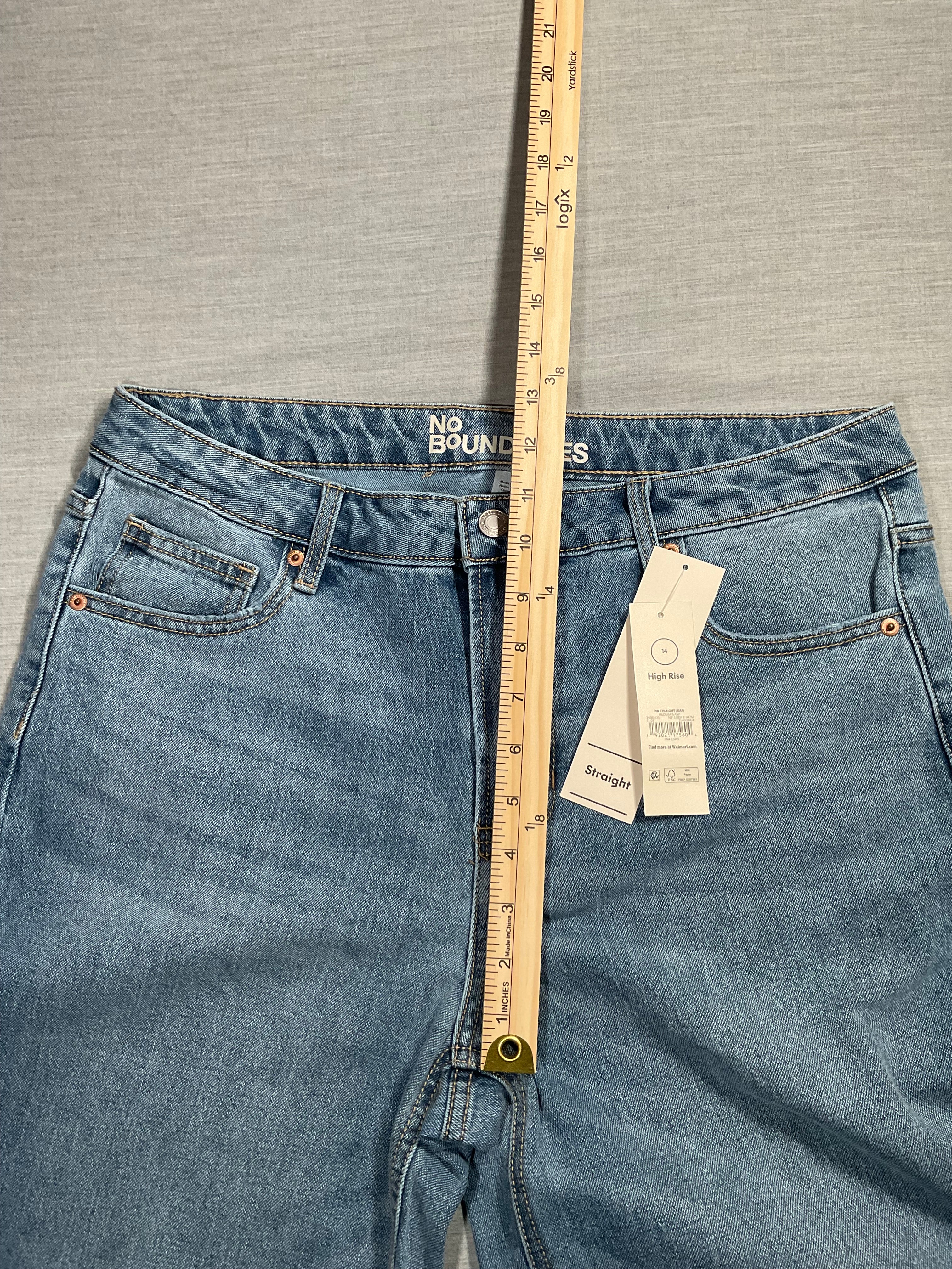 No Boundaries High Rise Straight Jeans Light Wash