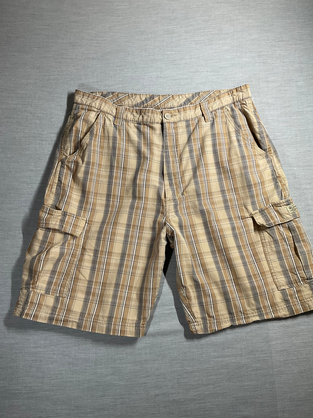 Wrangler Men's Shorts Brown Gray, White & Tan Plaid.