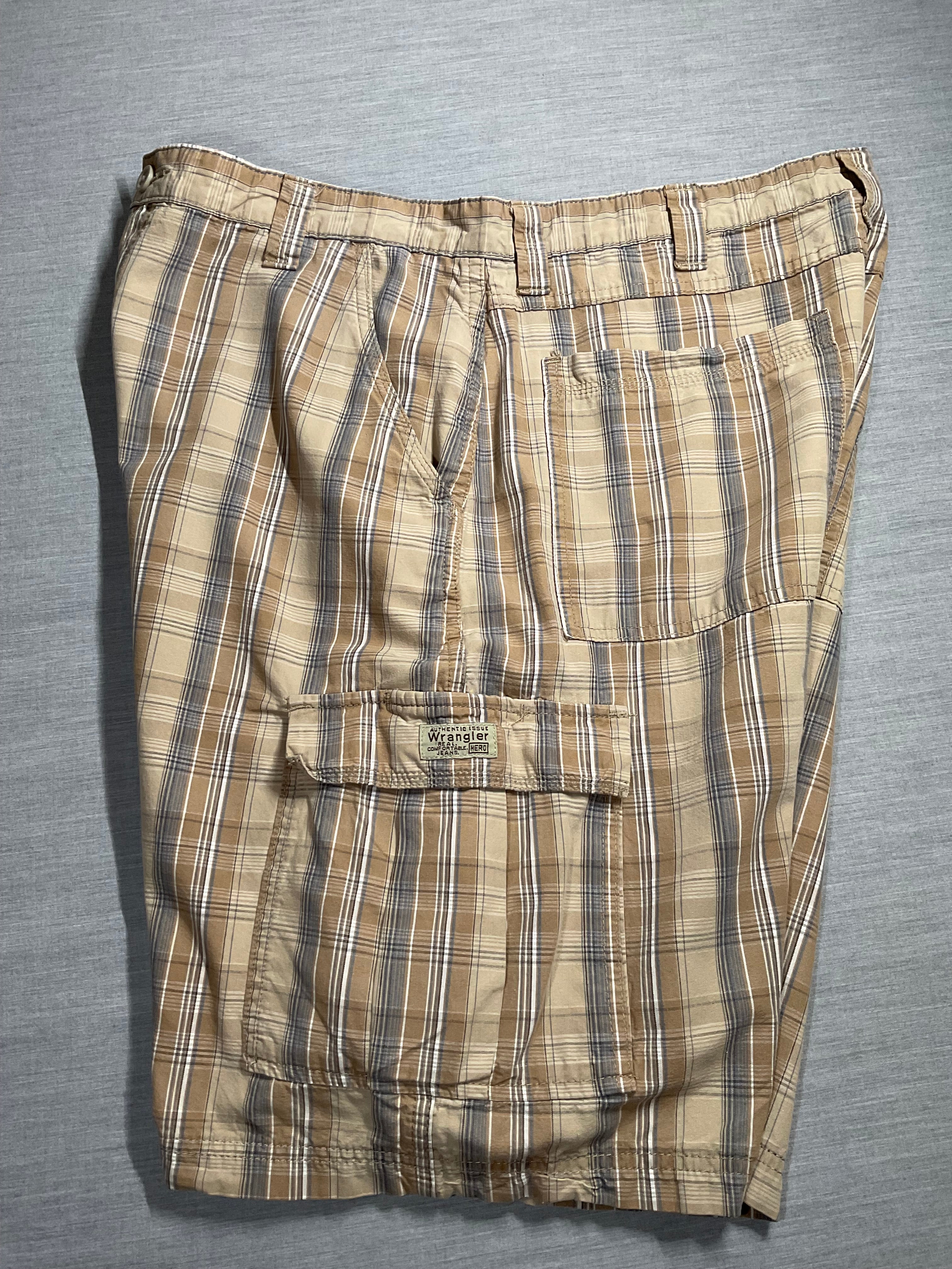 Wrangler Men's Shorts Brown Gray, White & Tan Plaid.