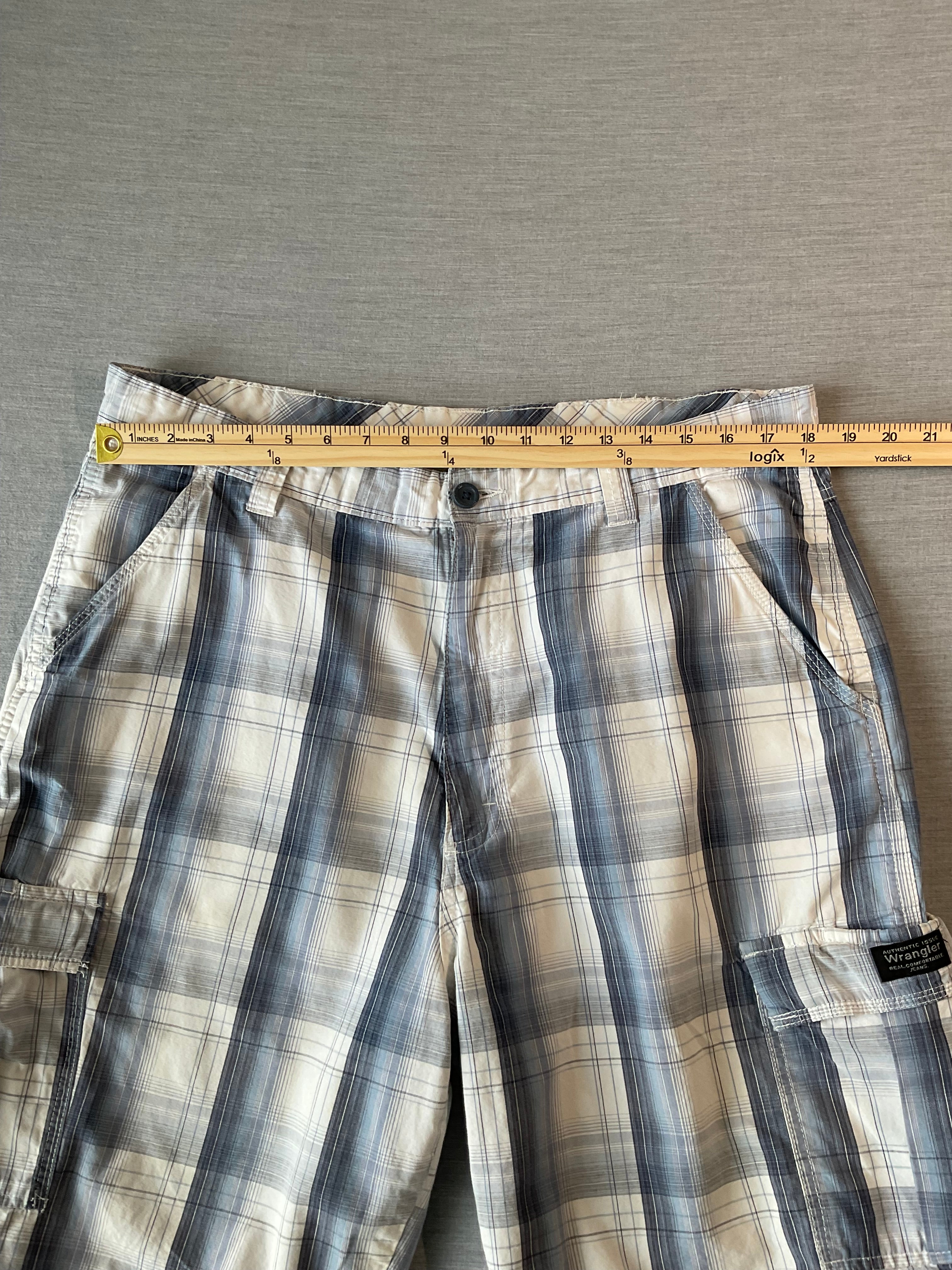 Wrangler Men's  White, Blue Black Plaid Shorts