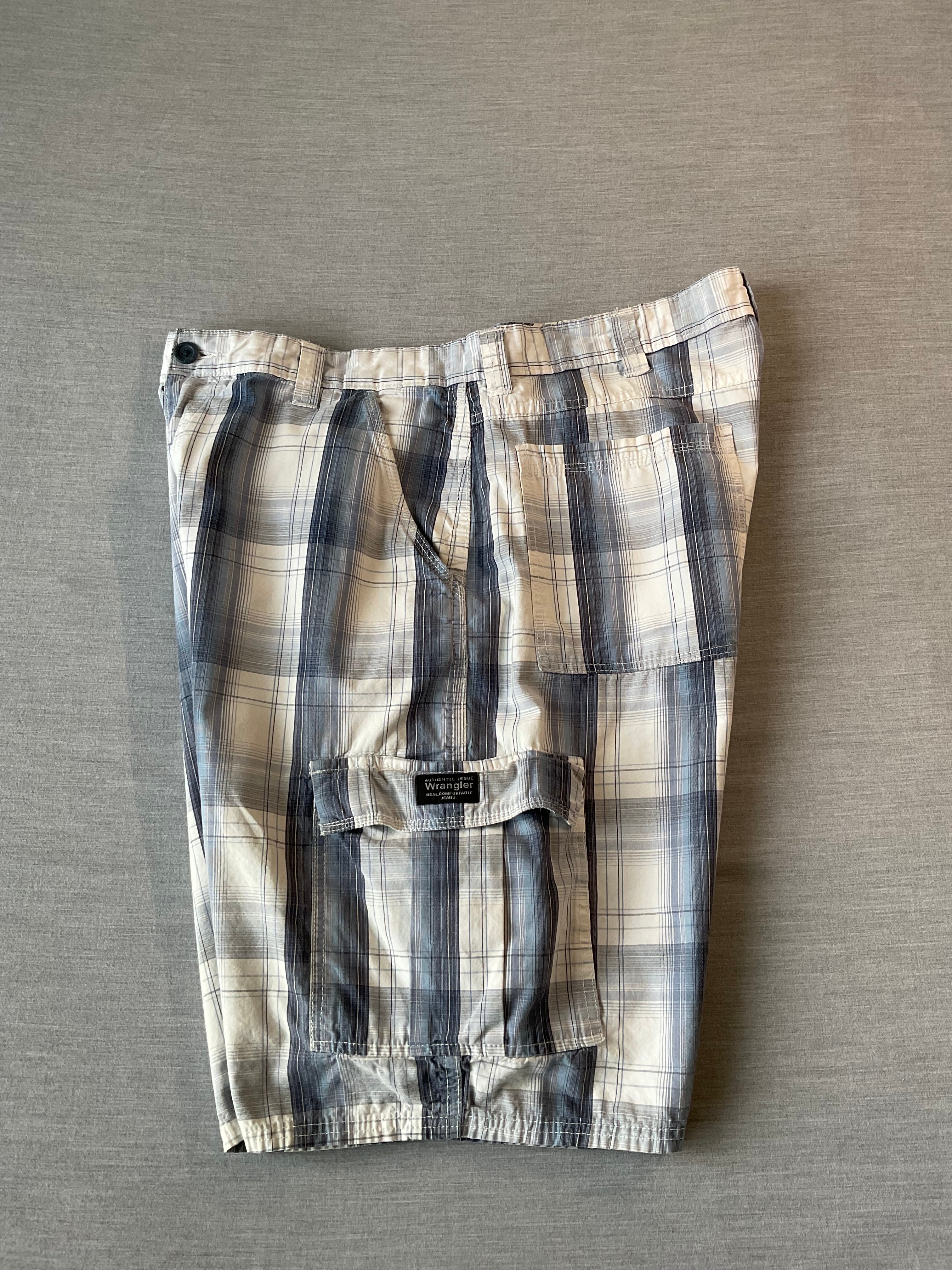 Wrangler Men's  White, Blue Black Plaid Shorts