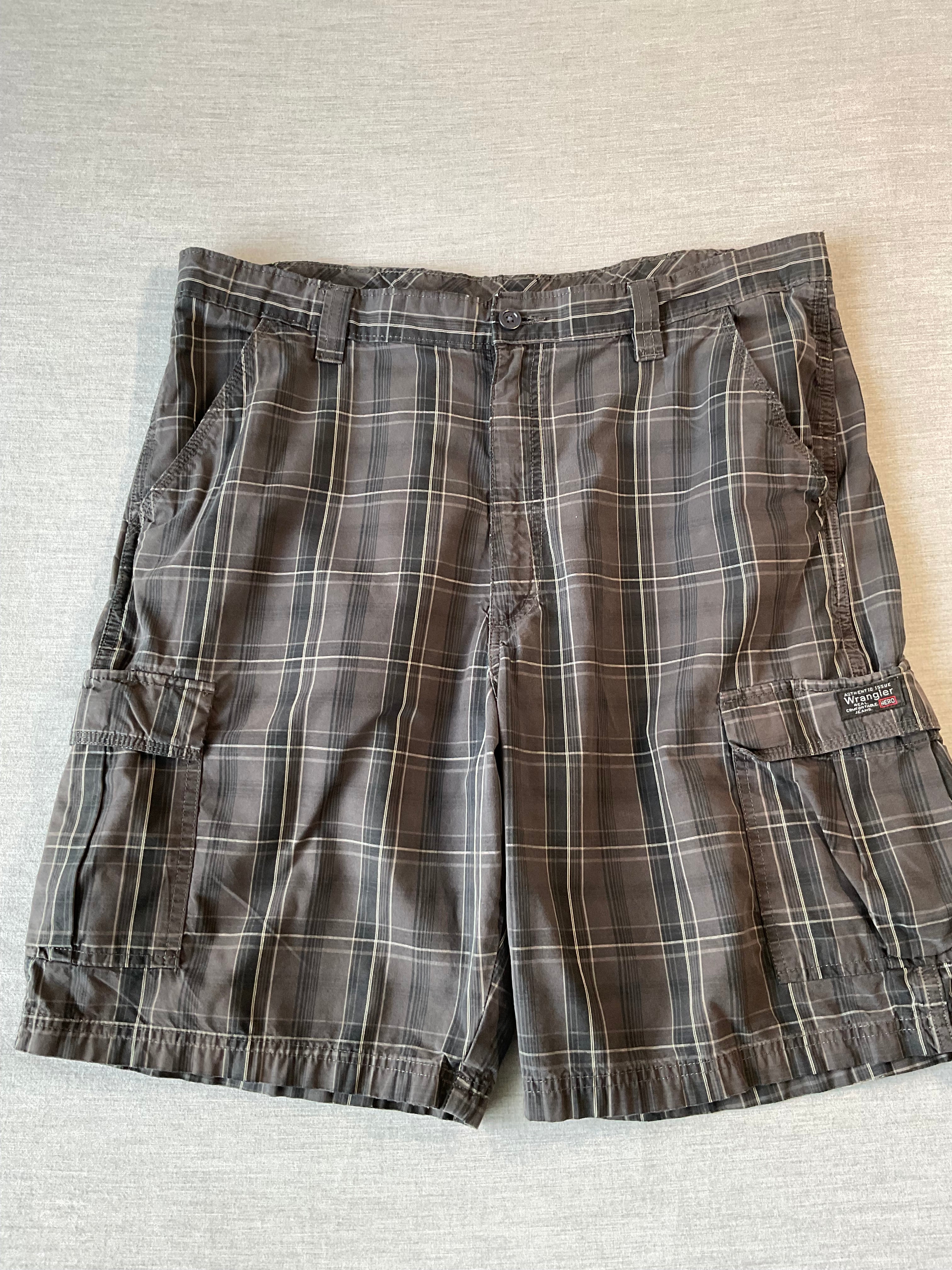 Wrangler Men's Shorts Dark Gray and Black Plaid Size 38