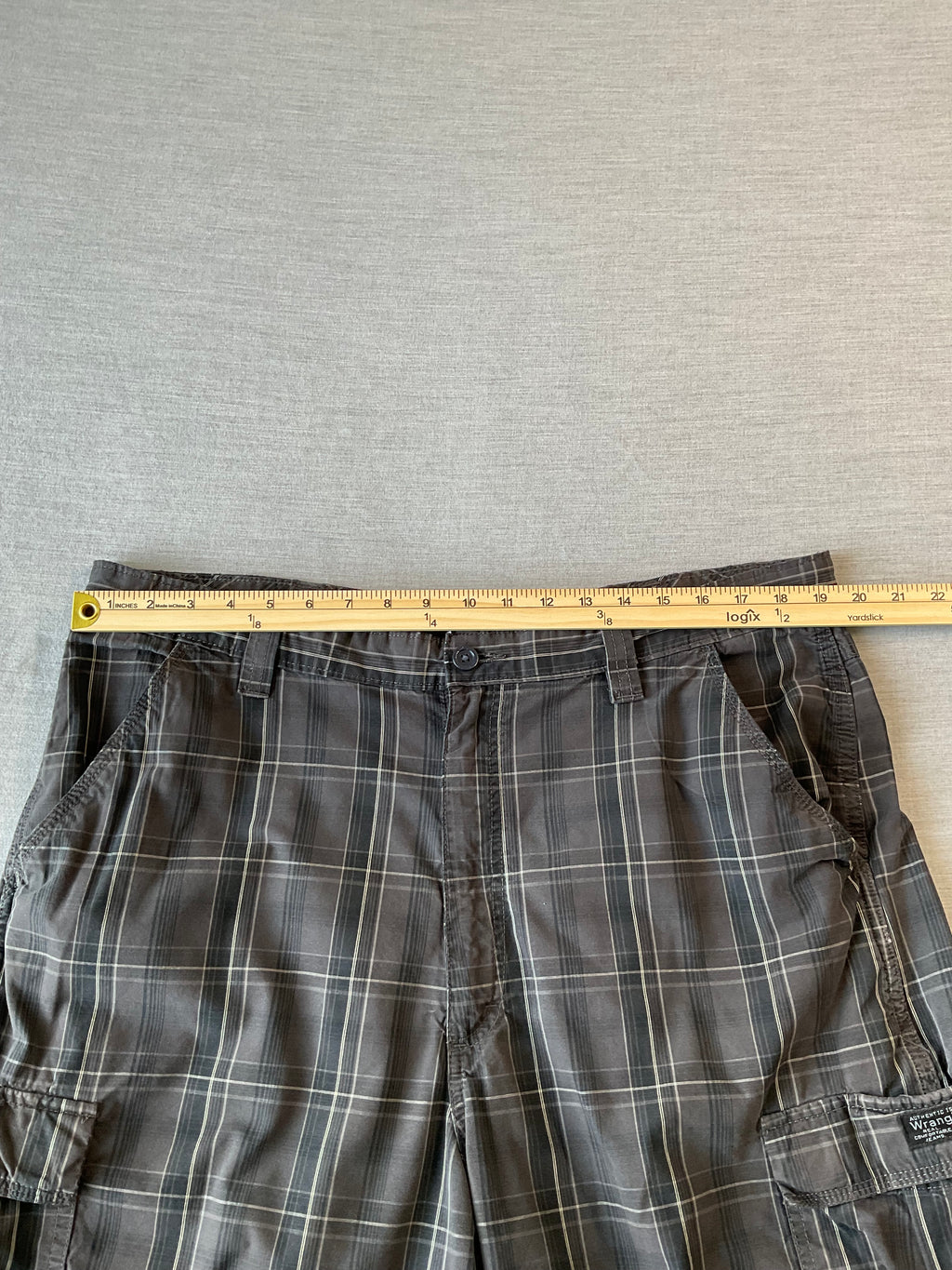 Wrangler Men's Shorts Dark Gray and Black Plaid Size 38