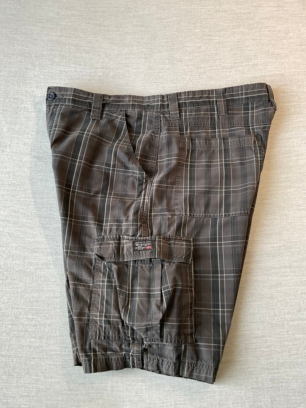 Wrangler Men's Shorts Dark Gray and Black Plaid Size 38