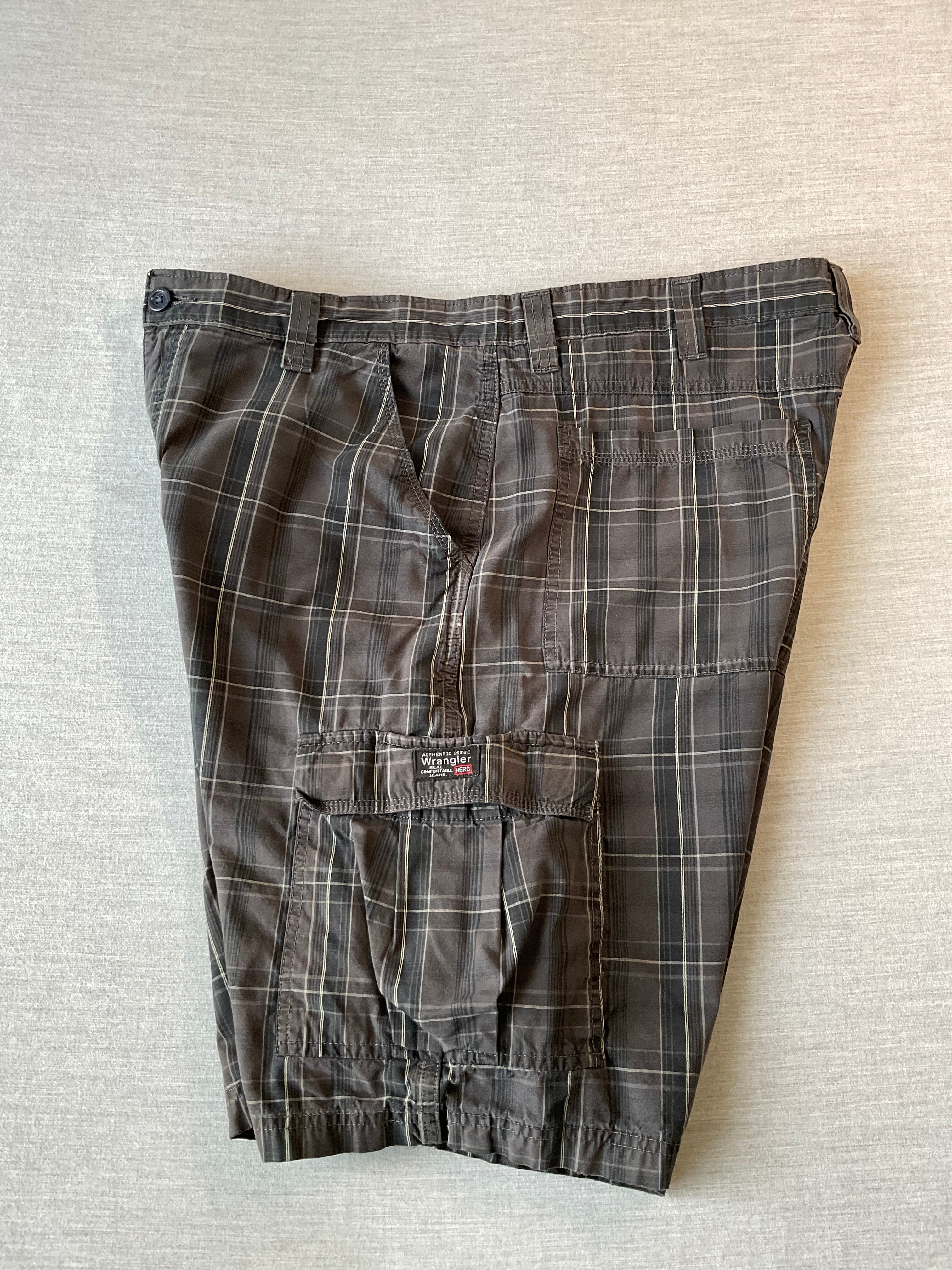 Wrangler Men's Shorts Dark Gray and Black Plaid Size 38