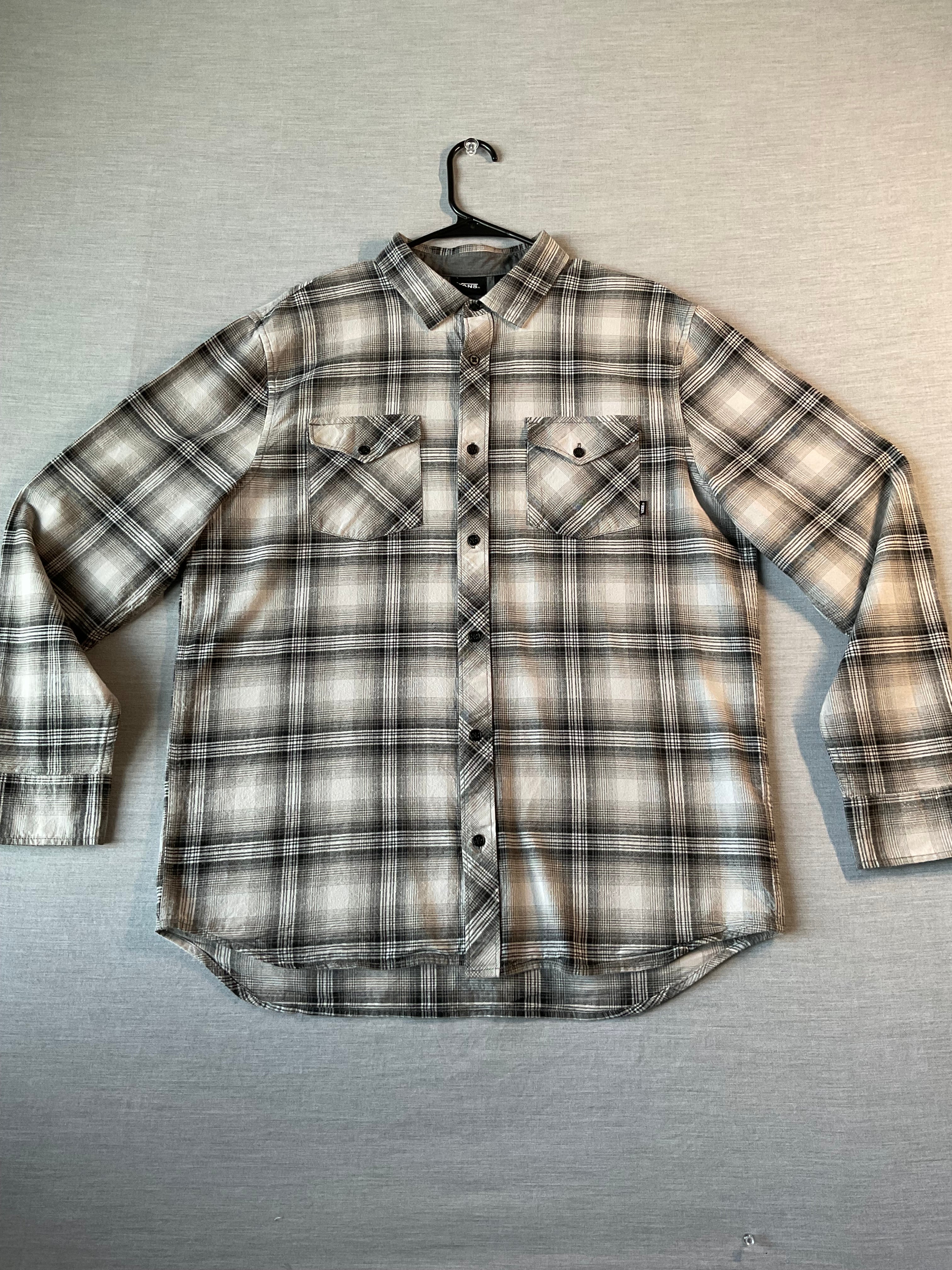 Vans Men's Long Sleeve  Gray Plaid Shirt. Size Large