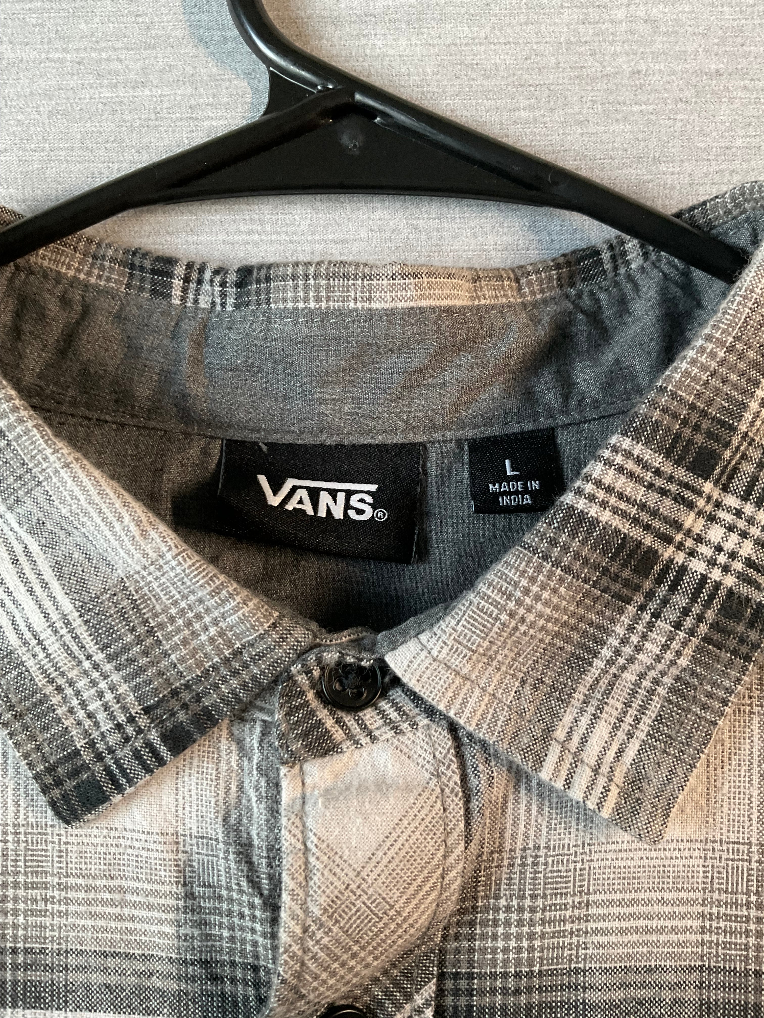 Vans Men's Long Sleeve  Gray Plaid Shirt. Size Large