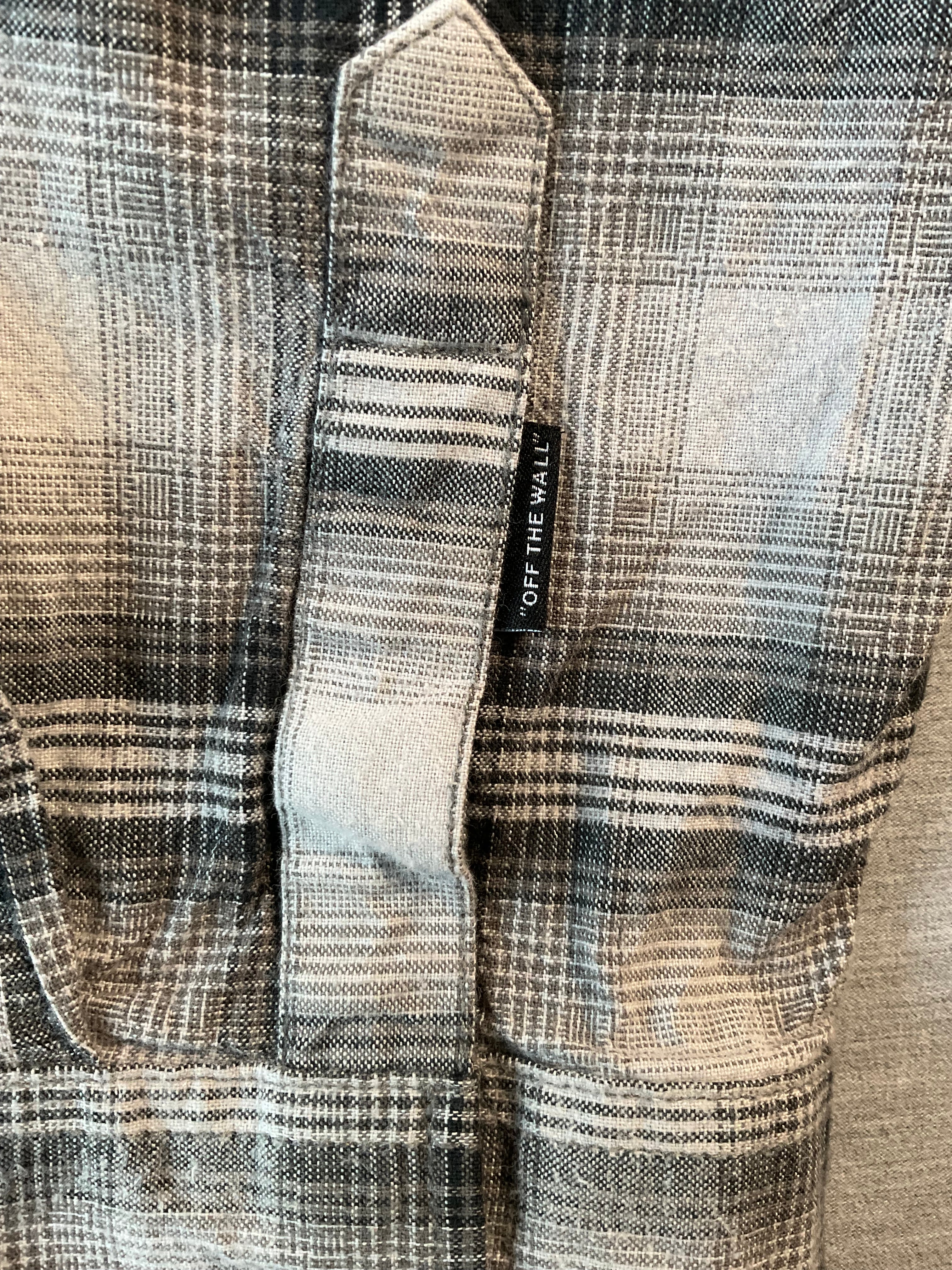Vans Men's Long Sleeve  Gray Plaid Shirt. Size Large