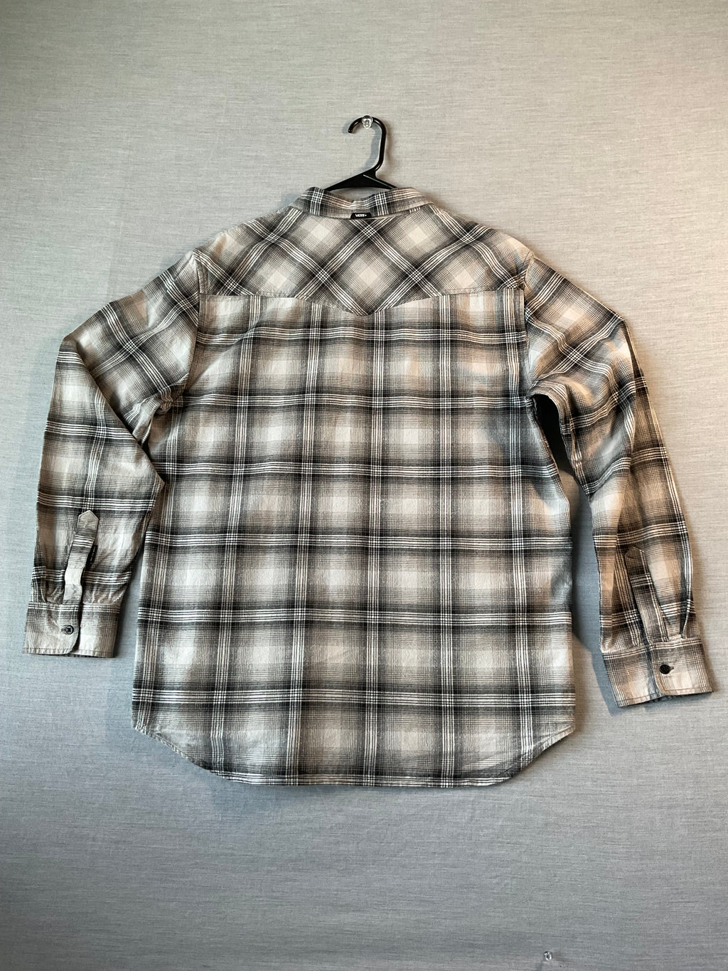 Vans Men's Long Sleeve  Gray Plaid Shirt. Size Large