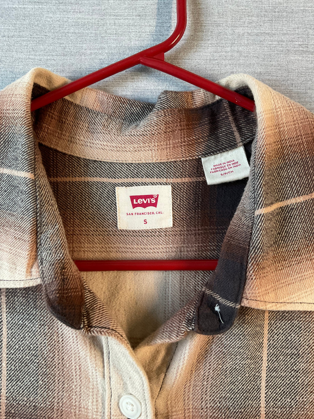 Levi's Women's Henri Long Sleeve Button Up Brown Beige Flannel Plaid Shirt. Small