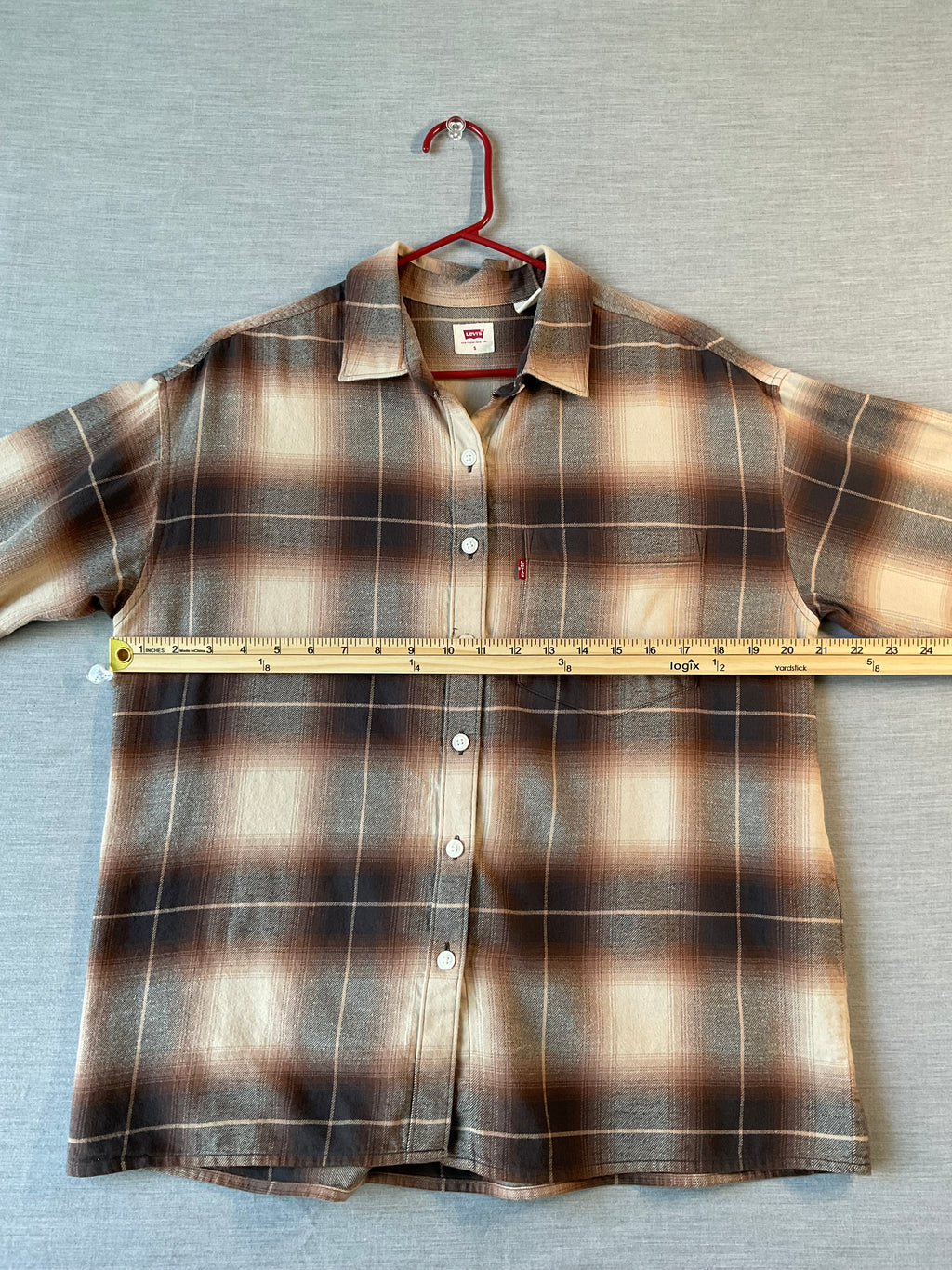 Levi's Women's Henri Long Sleeve Button Up Brown Beige Flannel Plaid Shirt. Small