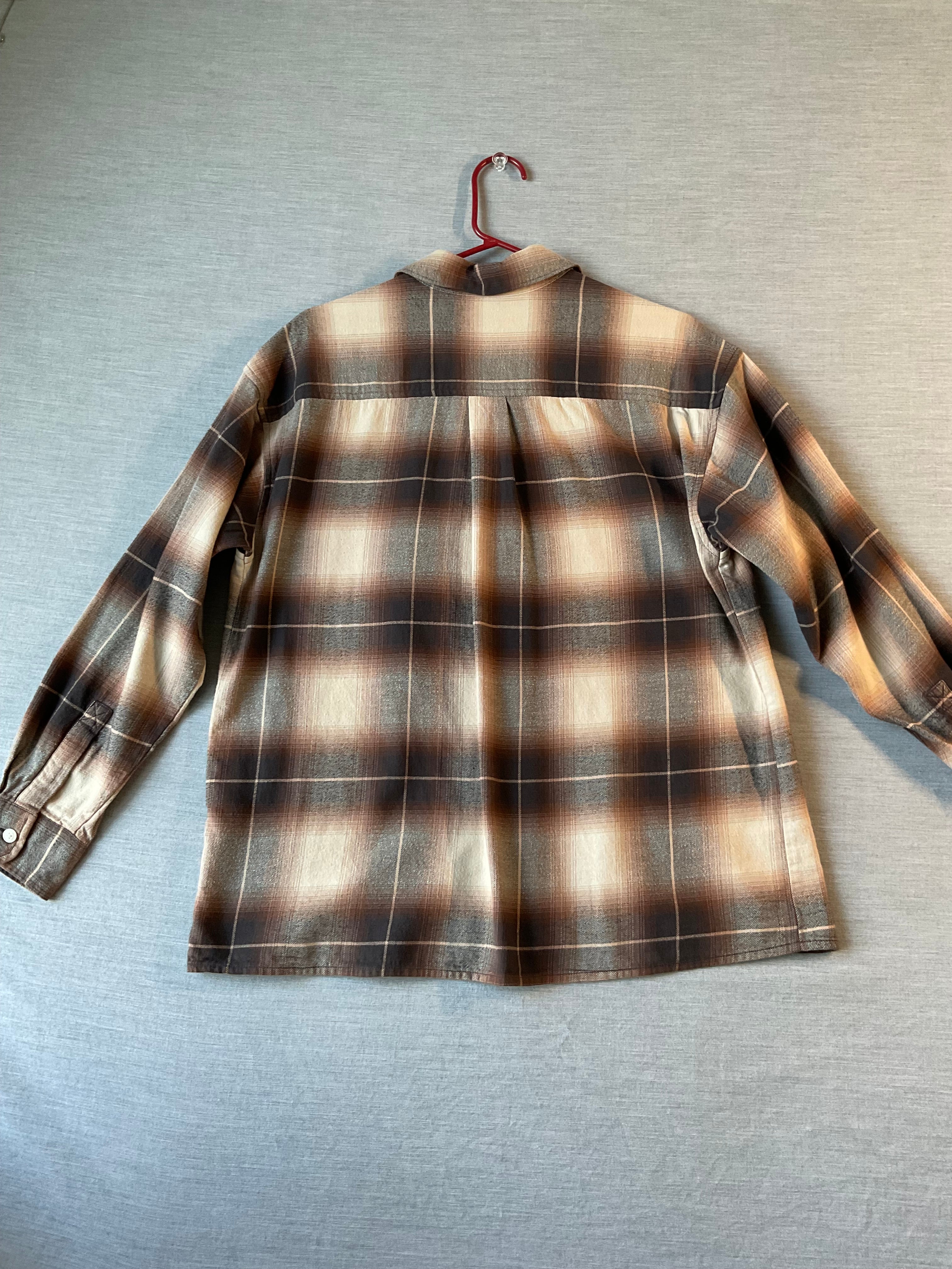 Levi's Women's Henri Long Sleeve Button Up Brown Beige Flannel Plaid Shirt. Small
