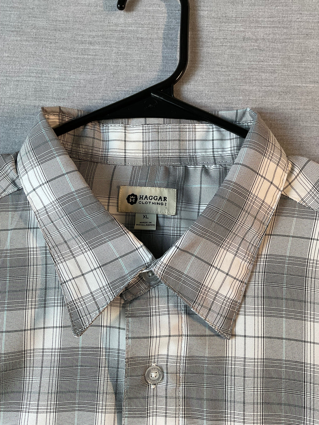 Haggar Men's White & Gray Plaid Short Sleeve Button-Up Shirt