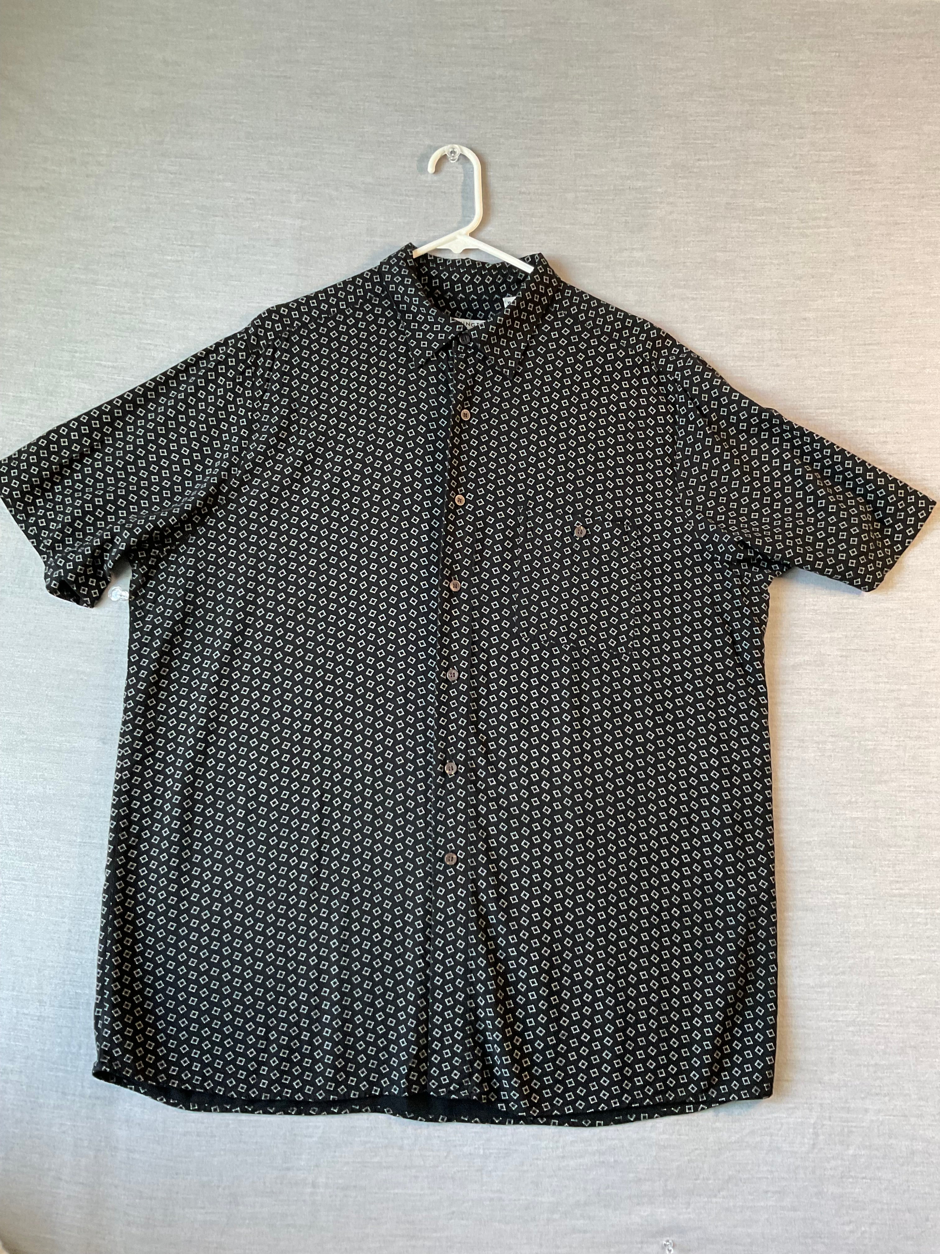 Covington Men's Short Sleeve Button Up Shirt in Black with White Diamond Print.
