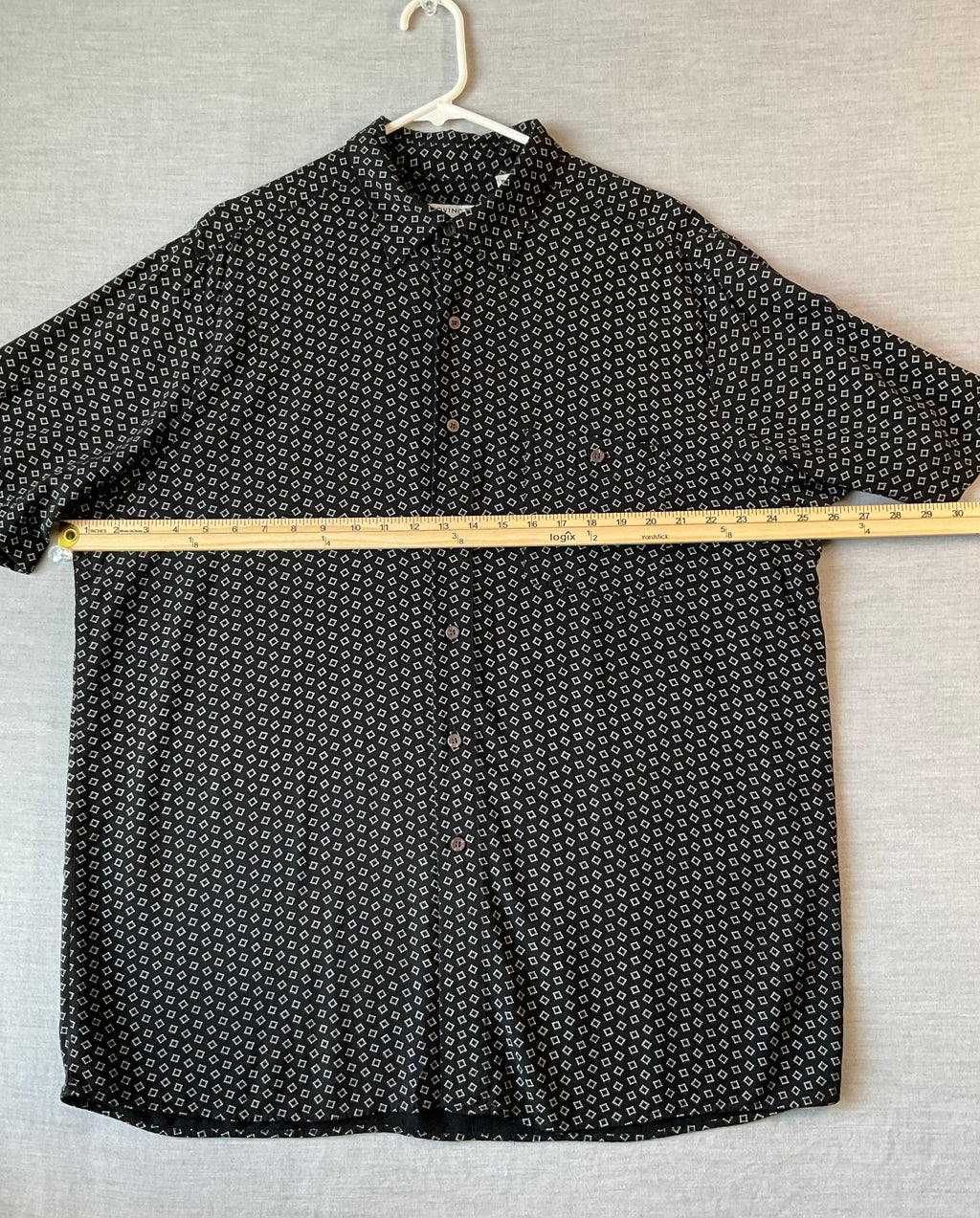 Covington Men's Short Sleeve Button Up Shirt in Black with White Diamond Print.