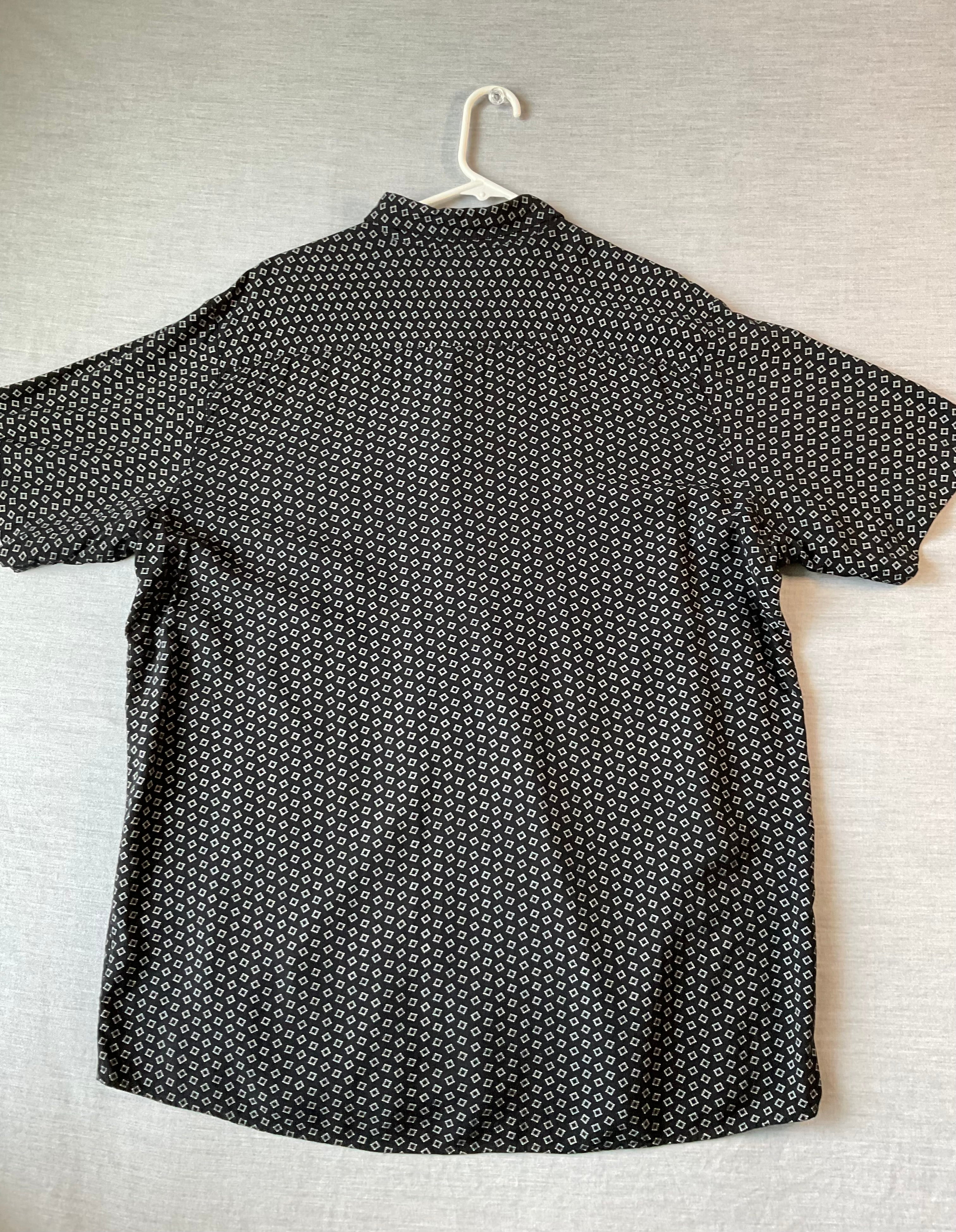 Covington Men's Short Sleeve Button Up Shirt in Black with White Diamond Print.