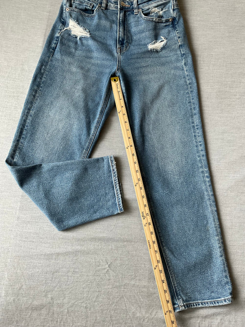 American Eagle Women's Mom Straight Leg Jeans Size 6
