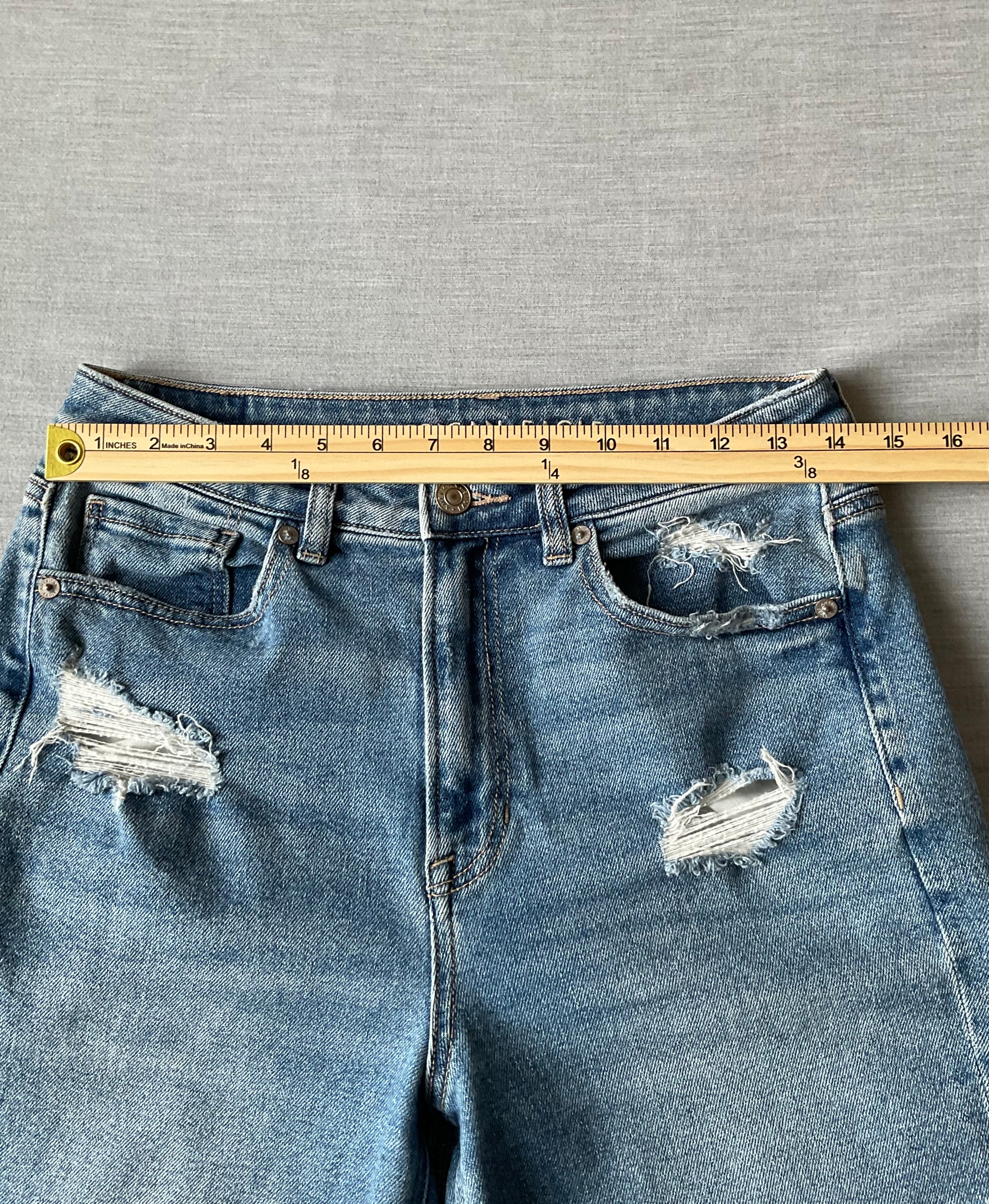 American Eagle Women's Mom Straight Leg Jeans Size 6