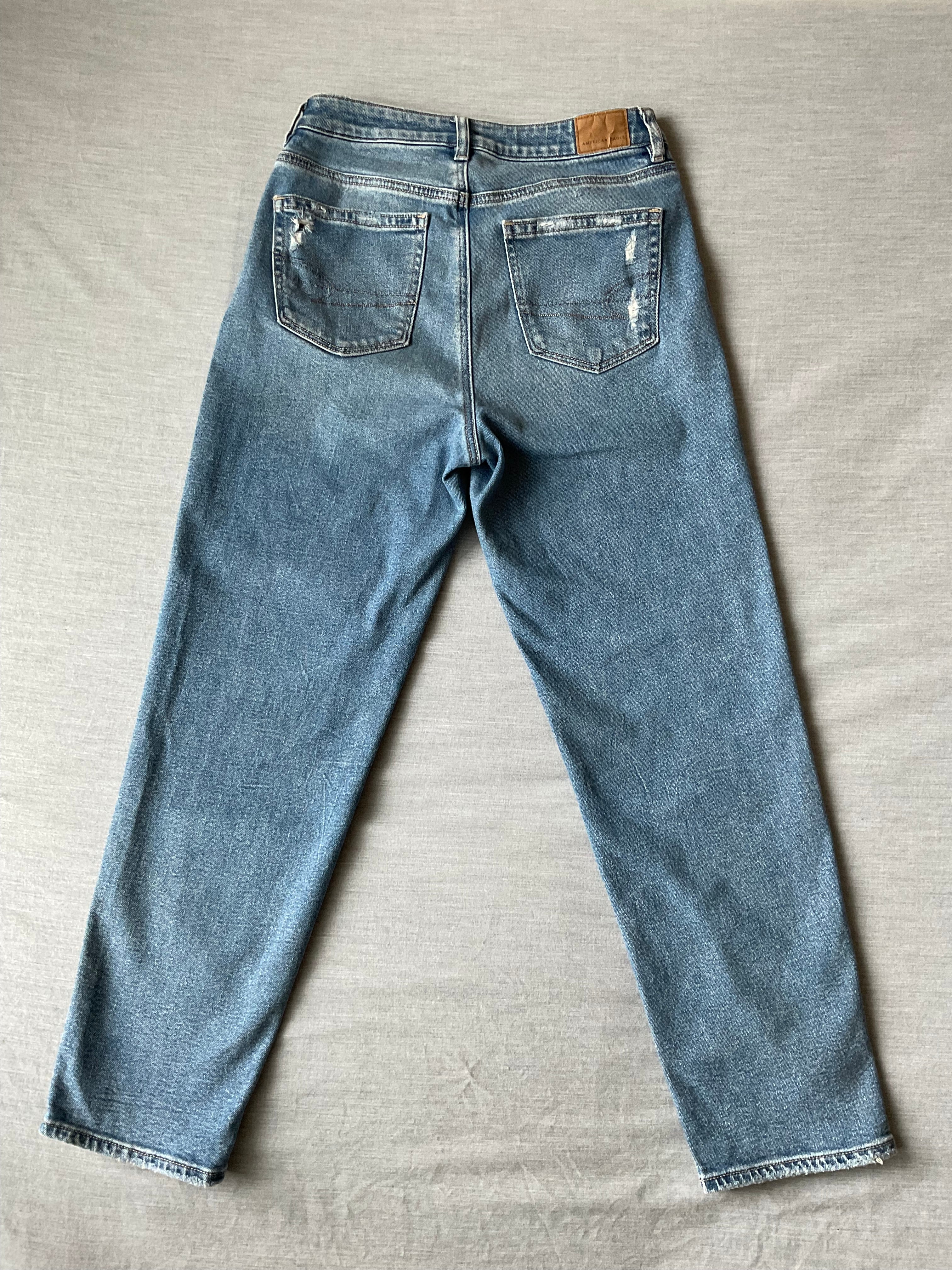 American Eagle Women's Mom Straight Leg Jeans Size 6