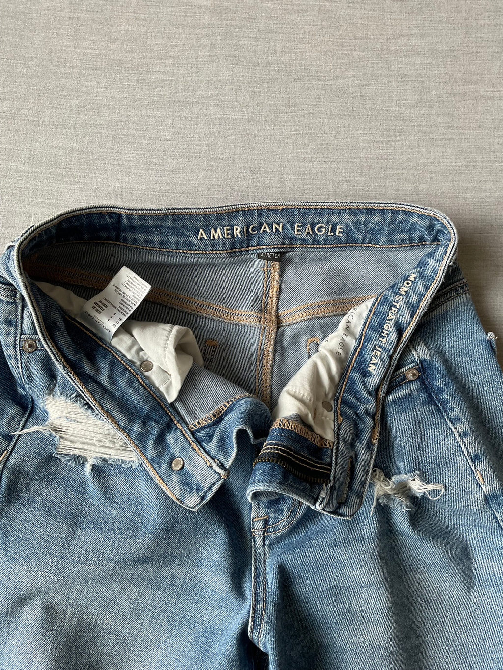 American Eagle Women's Mom Straight Leg Jeans Size 6
