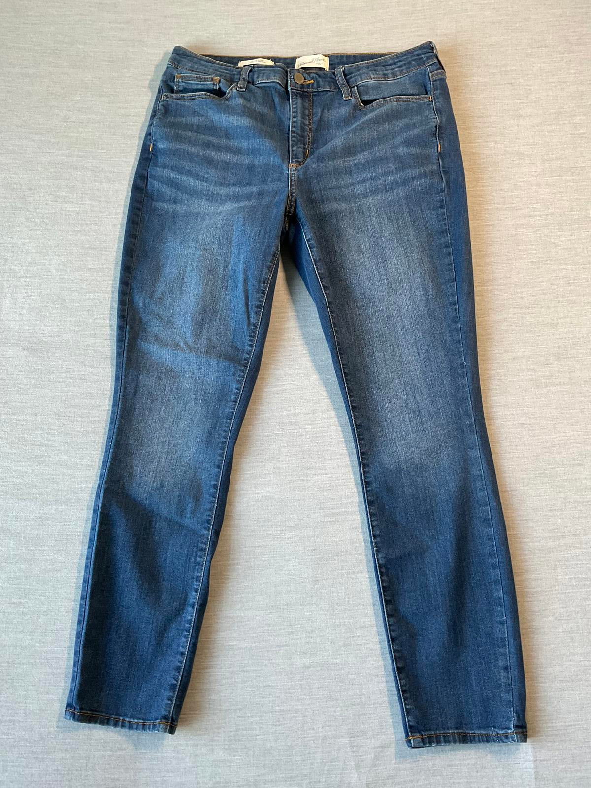 Universal Threads Women's Mid Rise Skinny Jeans