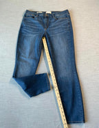 Universal Threads Women's Mid Rise Skinny Jeans