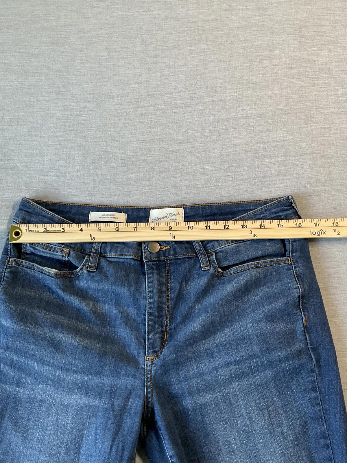 Universal Threads Women's Mid Rise Skinny Jeans