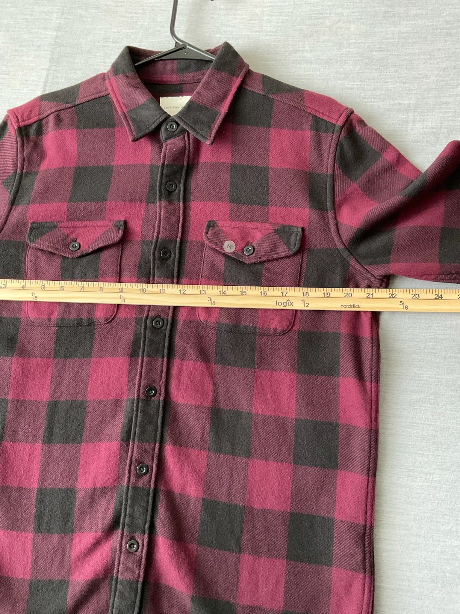 American Eagle Men's Long Sleeve Button Up Flannel Shirt Red, Black Plaid.
