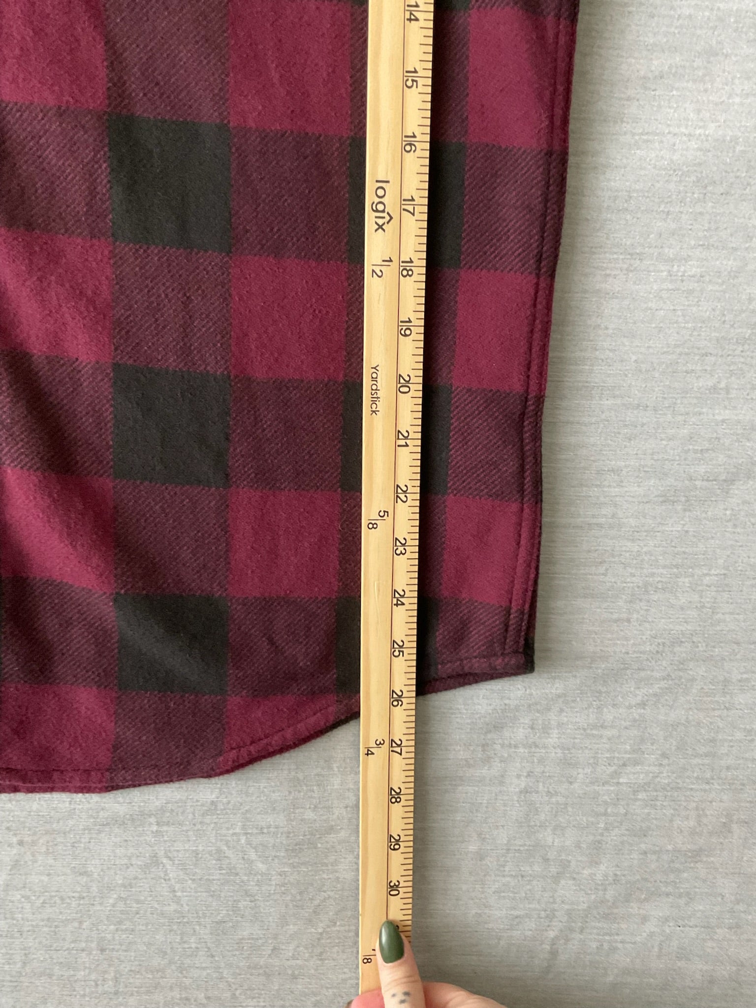American Eagle Men's Long Sleeve Button Up Flannel Shirt Red, Black Plaid.