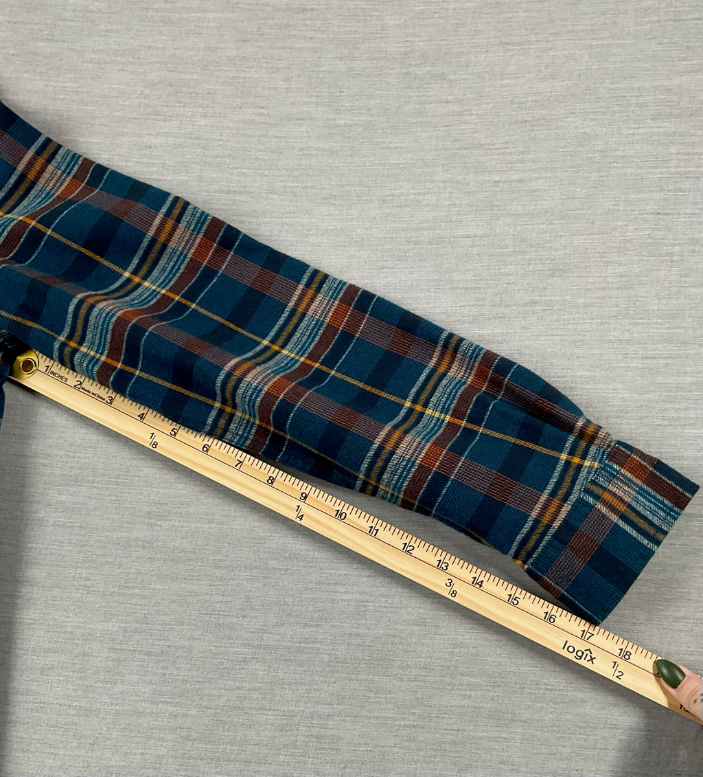 Duluth Trading CO. Men's Long Sleeve Button Up Blue Plaid