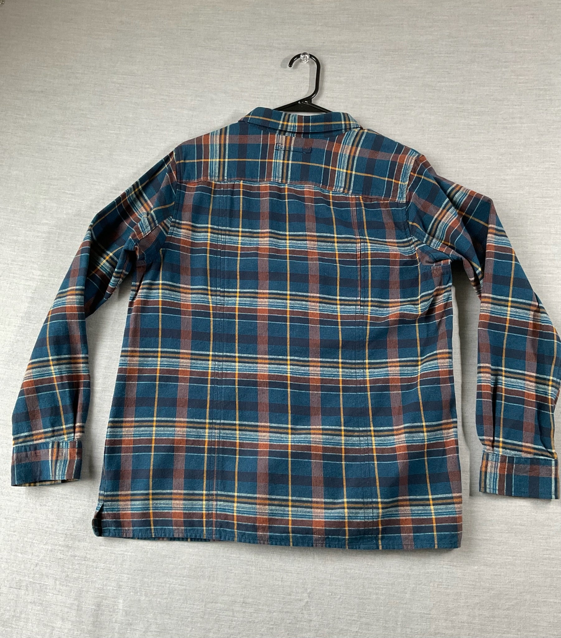 Duluth Trading CO. Men's Long Sleeve Button Up Blue Plaid