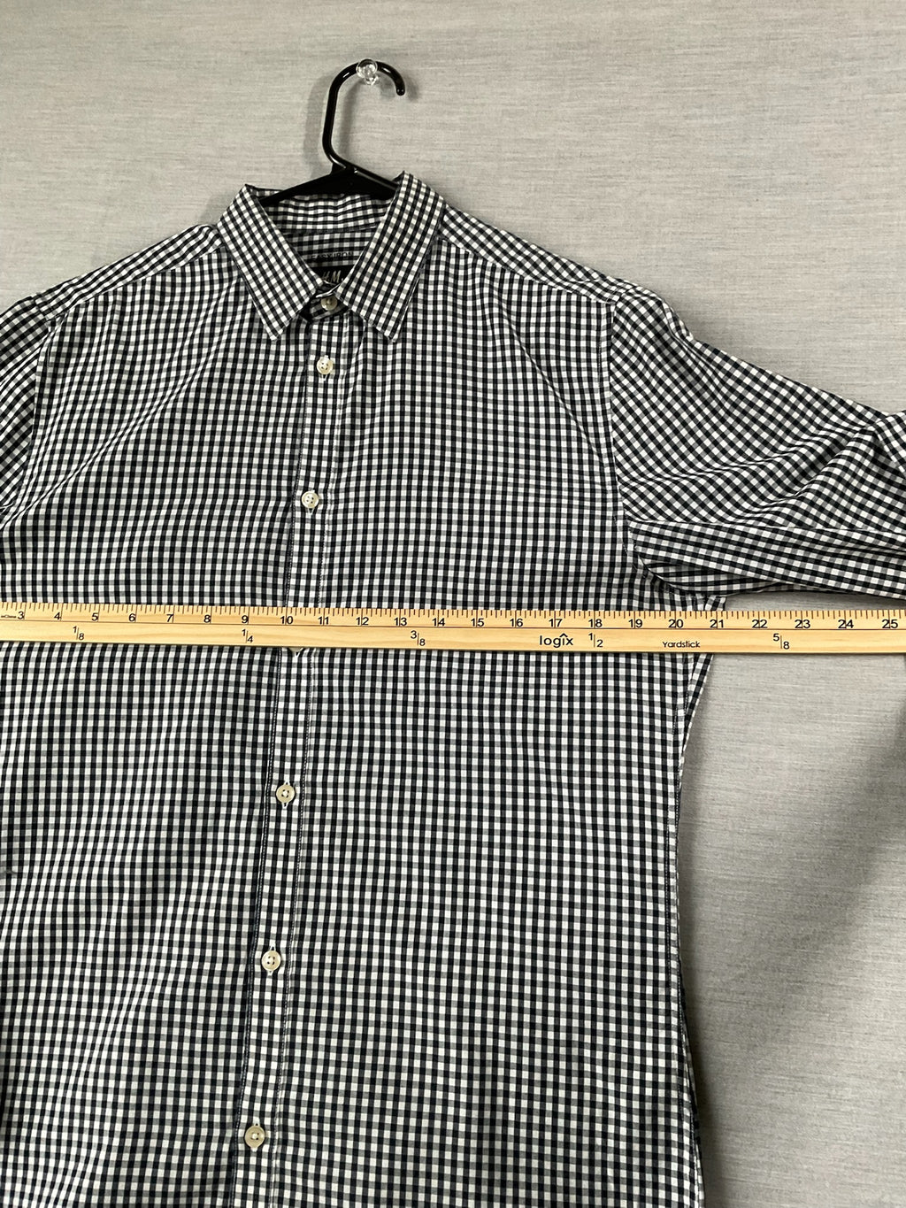 HM Men's Shirts Button Up Long Sleeve Navy Plaid.