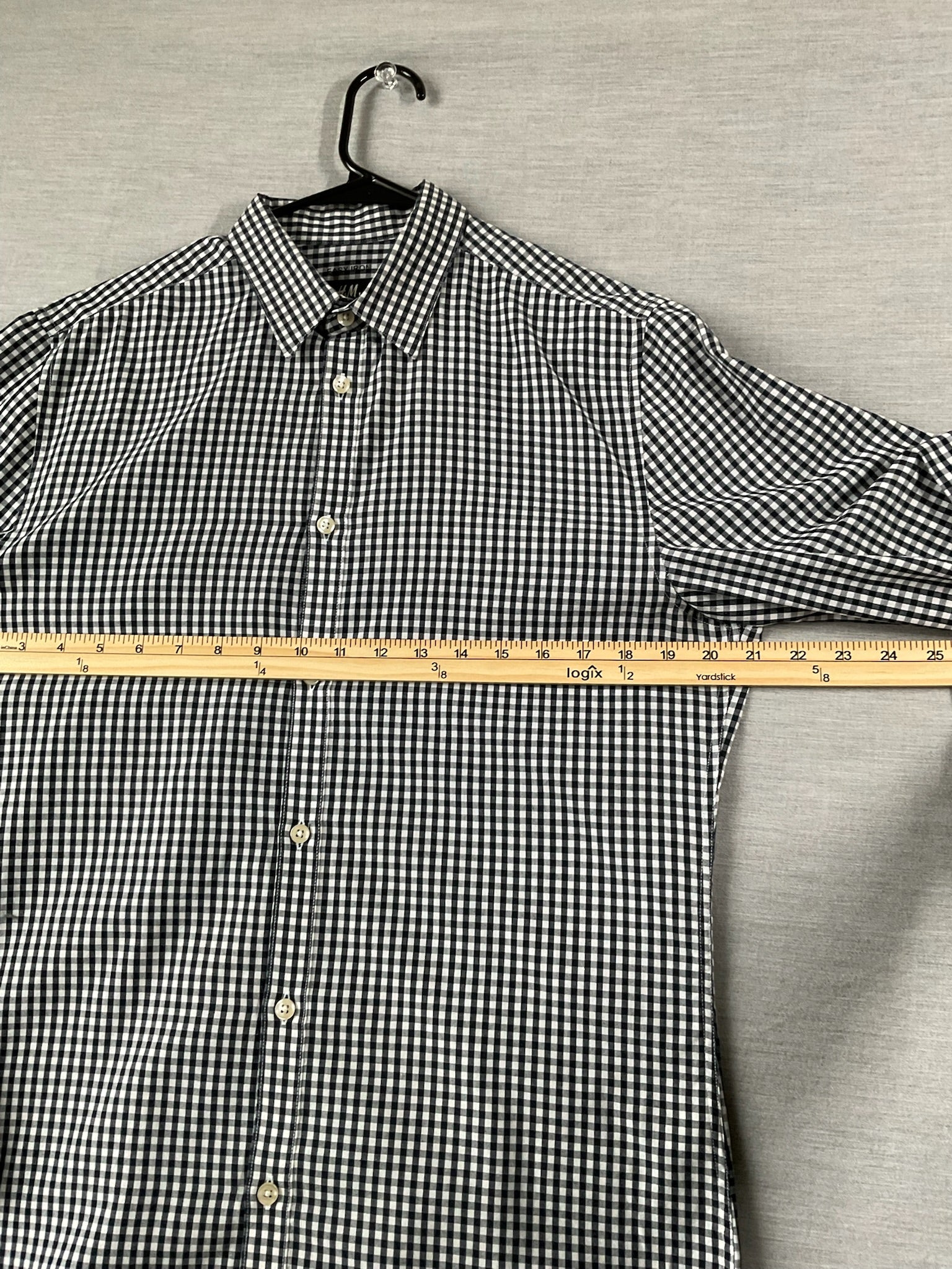 HM Men's Shirts Button Up Long Sleeve Navy Plaid.