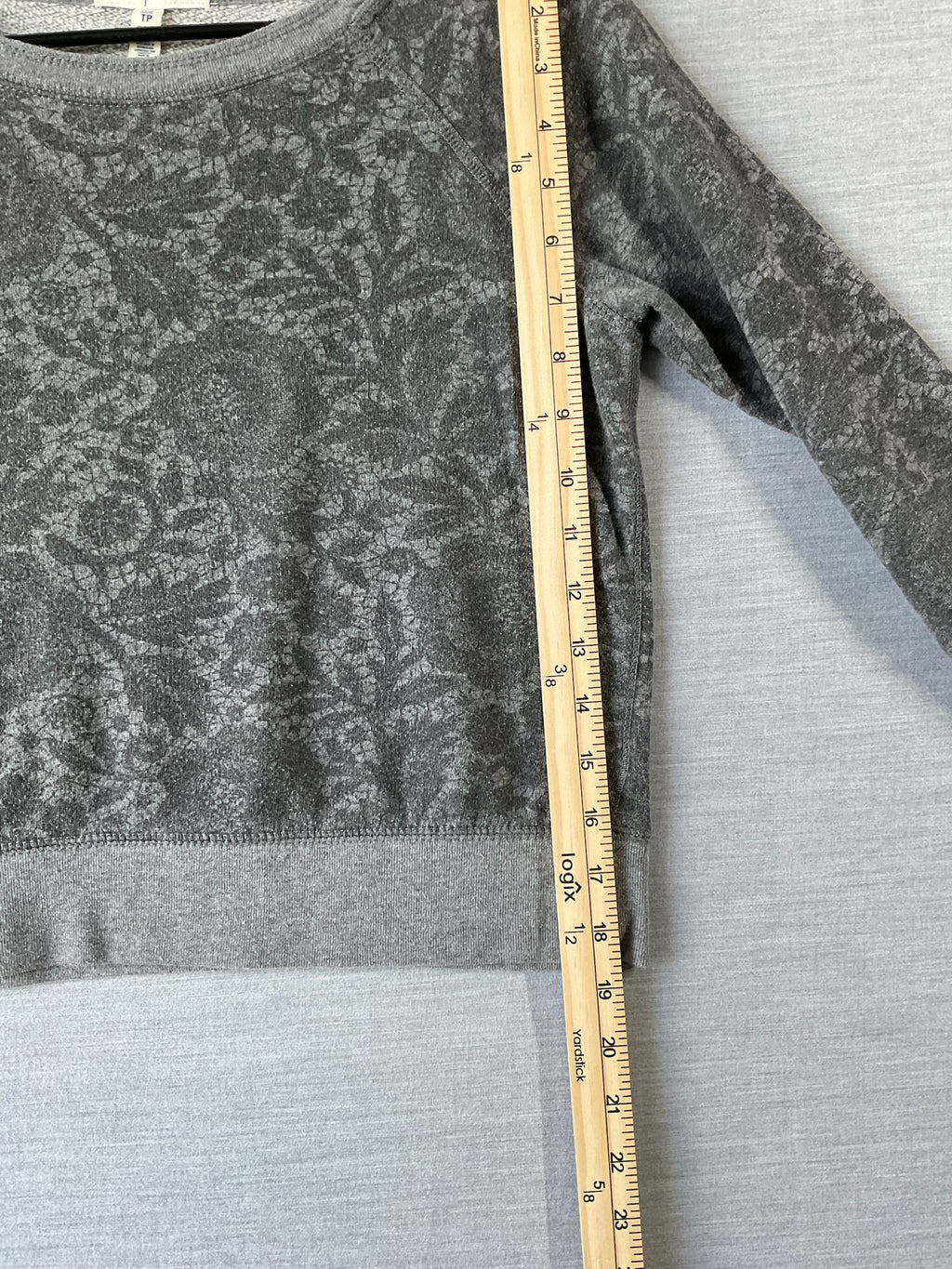 Aeropostale  Women's Long Sleeve Crew Neck Sweatshirt